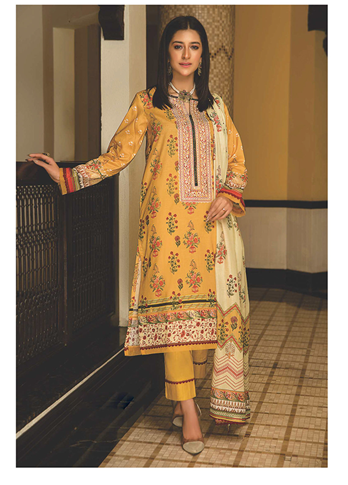 D#6904 Rashid Sunehri Digital Emb Lawn Collection 323 D#6904 Rashid Sunehri Digital Emb Lawn Collection 323