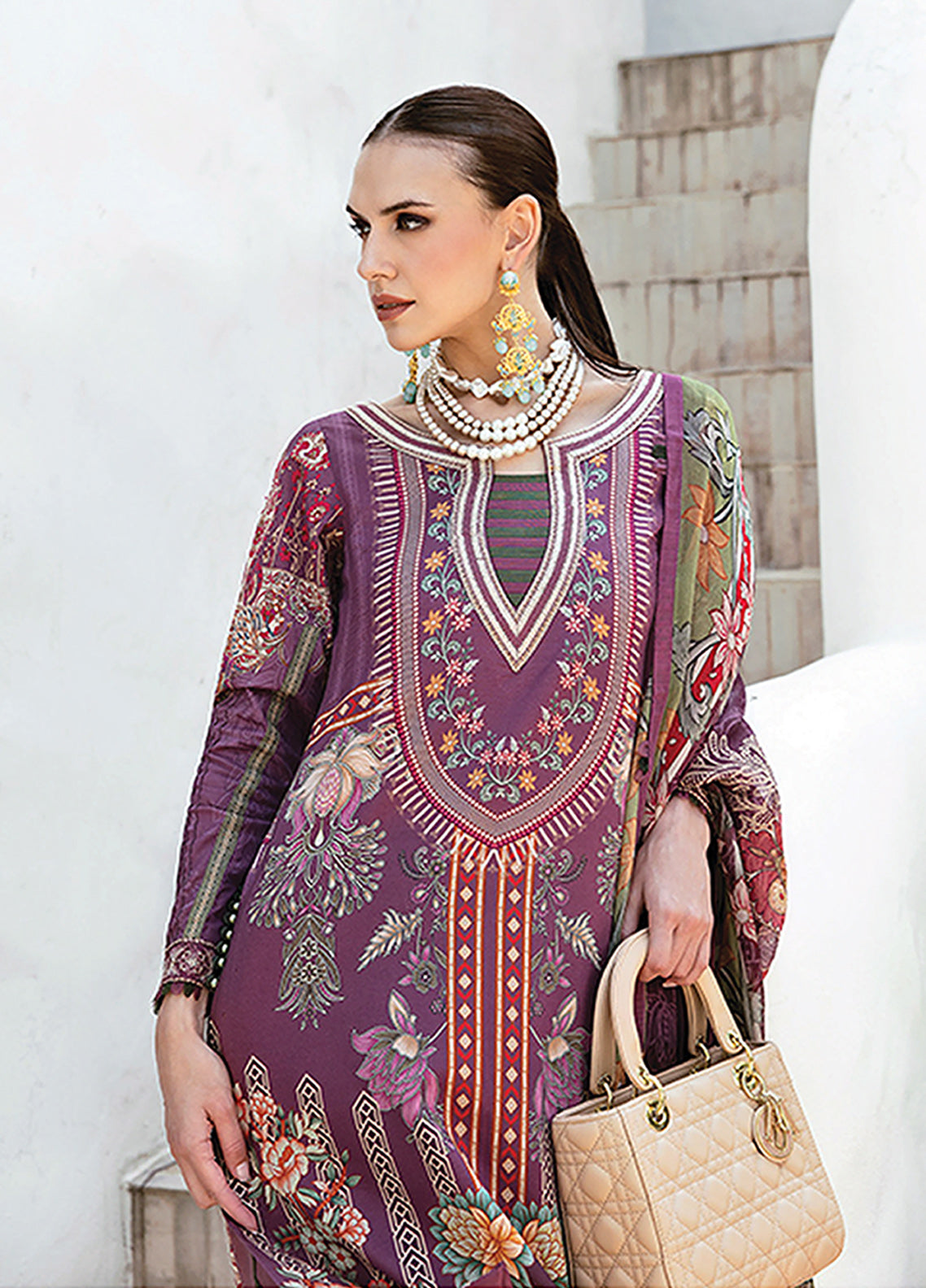 Gulaal Embroidered Lawn Unstitched 3 Piece Suit - 04 Gulaal Embroidered Lawn Unstitched 3 Piece Suit - 04
