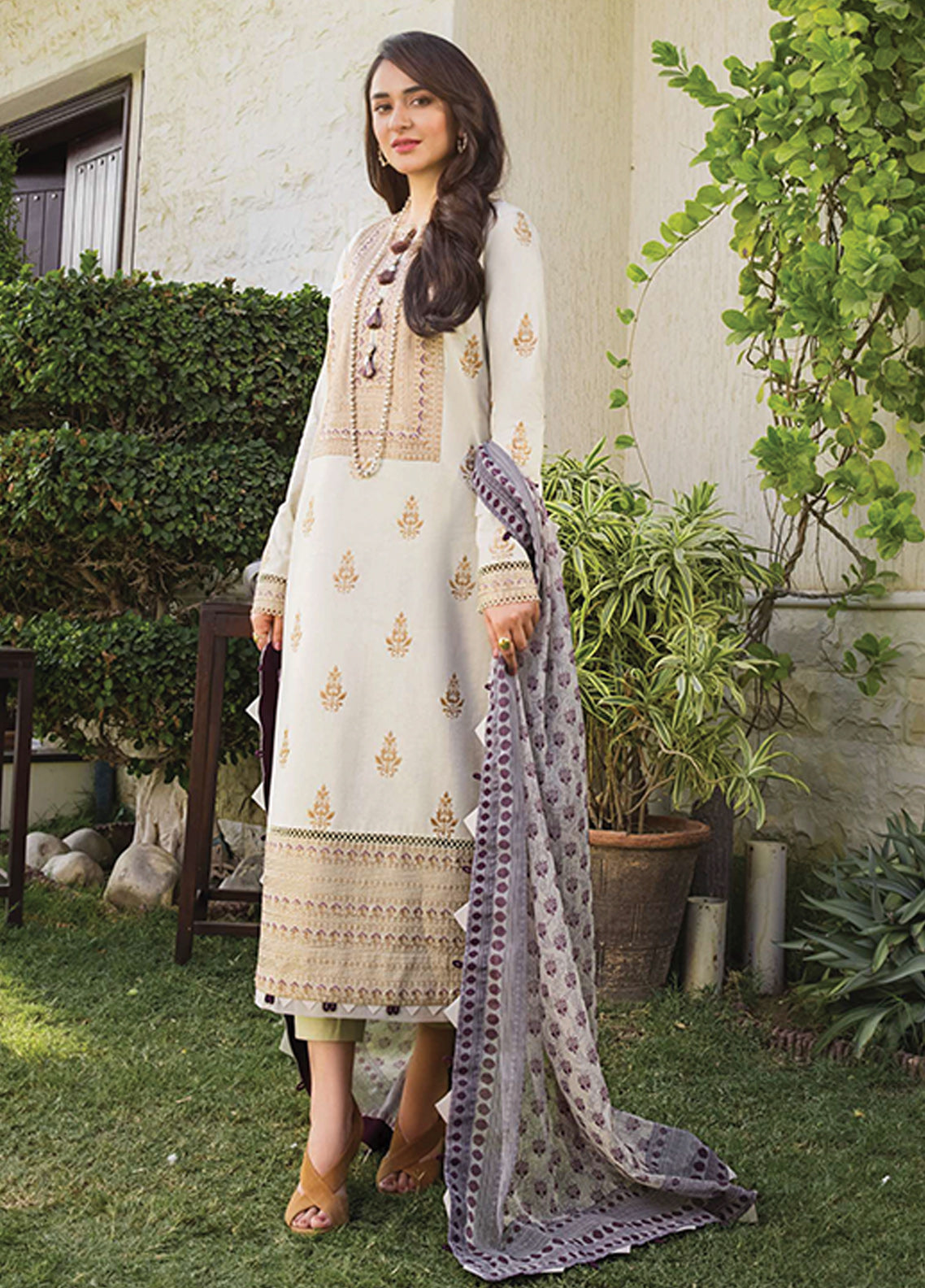 D#05 Asim Jofa Rania Emb Collection 223 D#05 Asim Jofa Rania Emb Collection 223