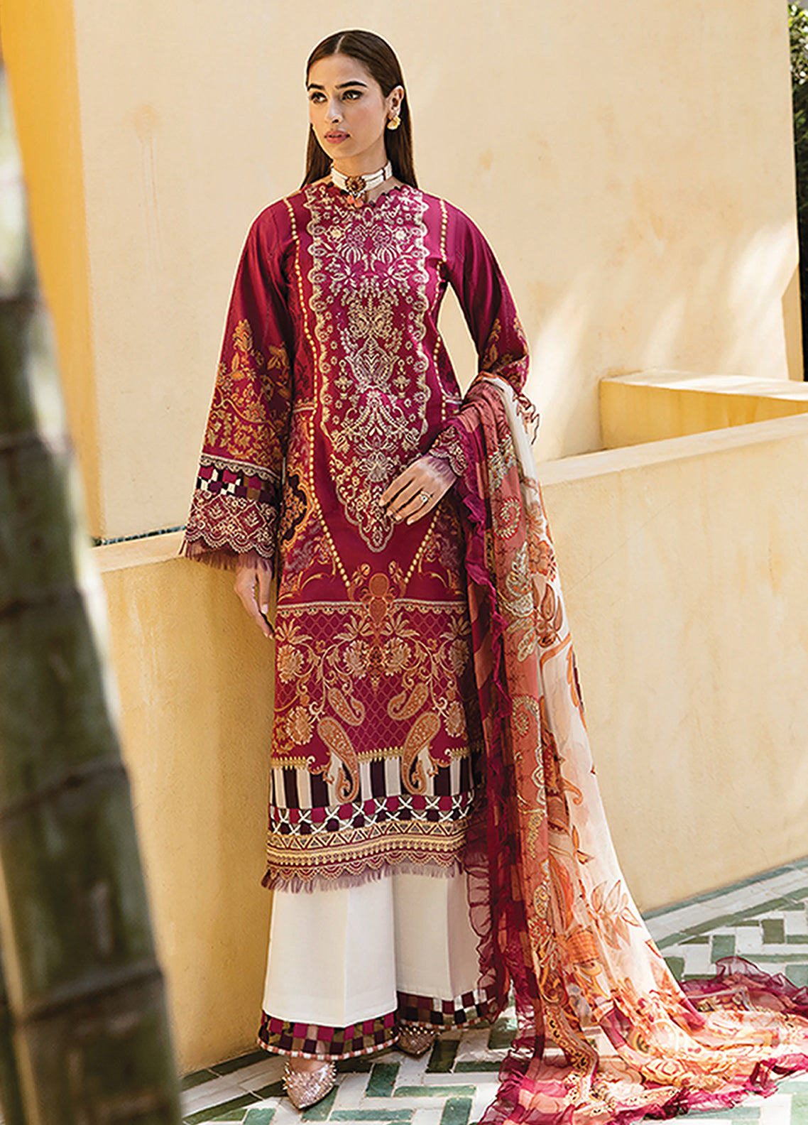 Gulaal Embroidered Lawn Unstitched 3 Piece Suit - 05 Gulaal Embroidered Lawn Unstitched 3 Piece Suit - 05