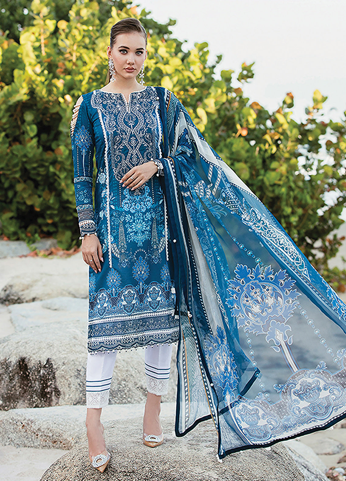 Gulaal Embroidered Lawn Unstitched 3 Piece Suit - 06 Gulaal Embroidered Lawn Unstitched 3 Piece Suit - 06