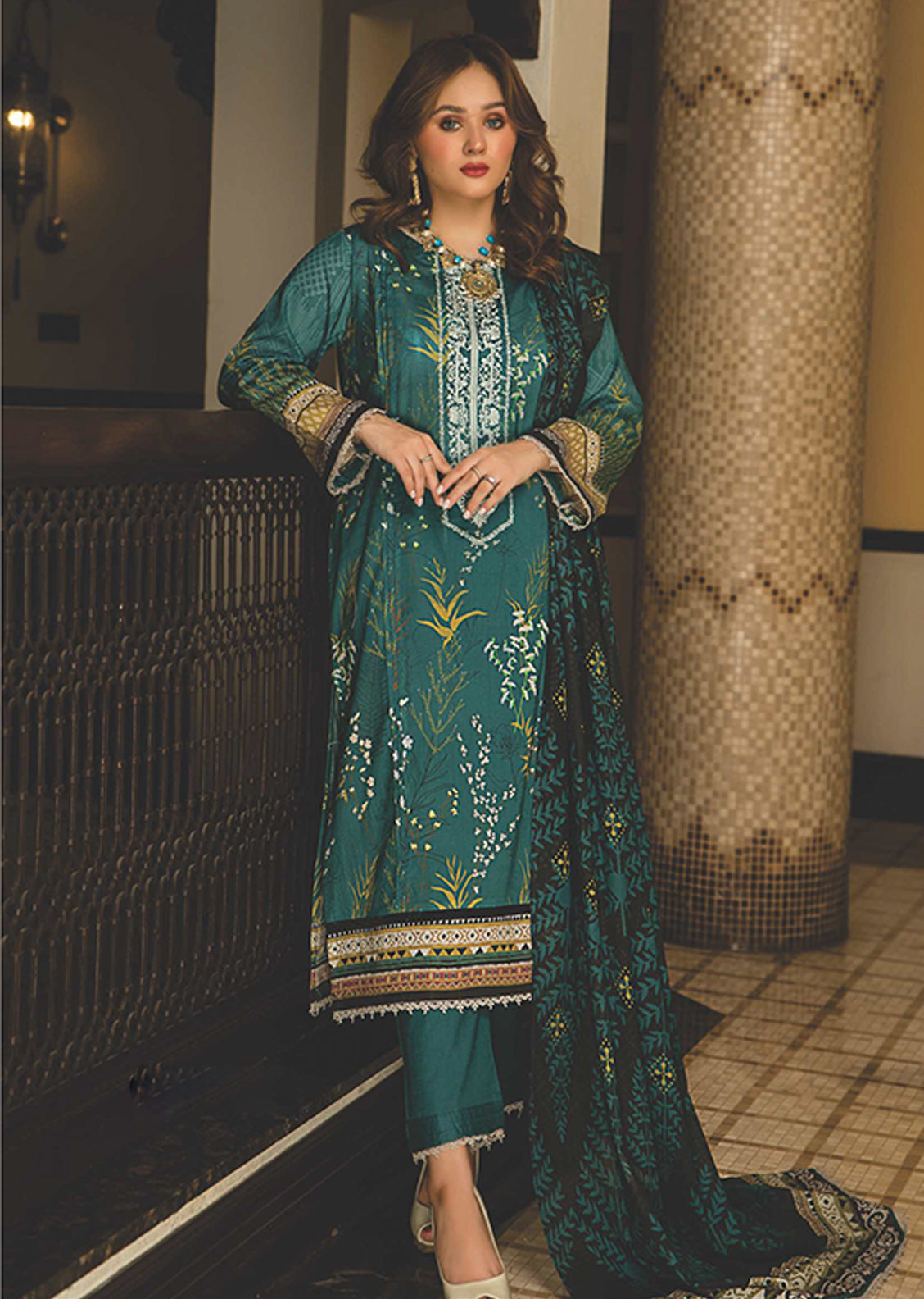 D#6909 Rashid Sunehri Digital Emb Lawn Collection 323 D#6909 Rashid Sunehri Digital Emb Lawn Collection 323