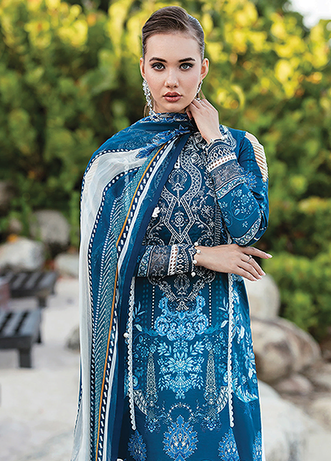Gulaal Embroidered Lawn Unstitched 3 Piece Suit - 06 Gulaal Embroidered Lawn Unstitched 3 Piece Suit - 06
