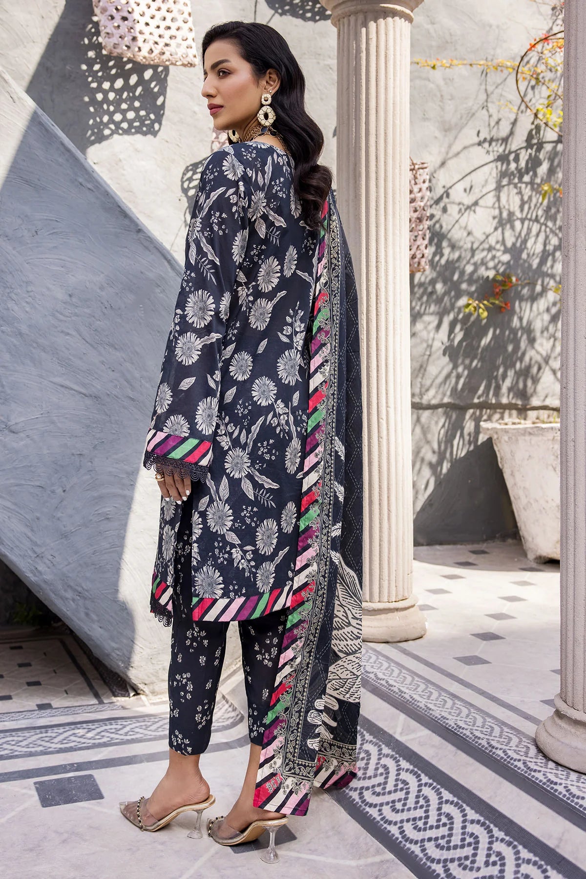 D#3703 Motifz Rang Digital Printed Lawn Collection 323 D#3703 Motifz Rang Digital Printed Lawn Collection 323