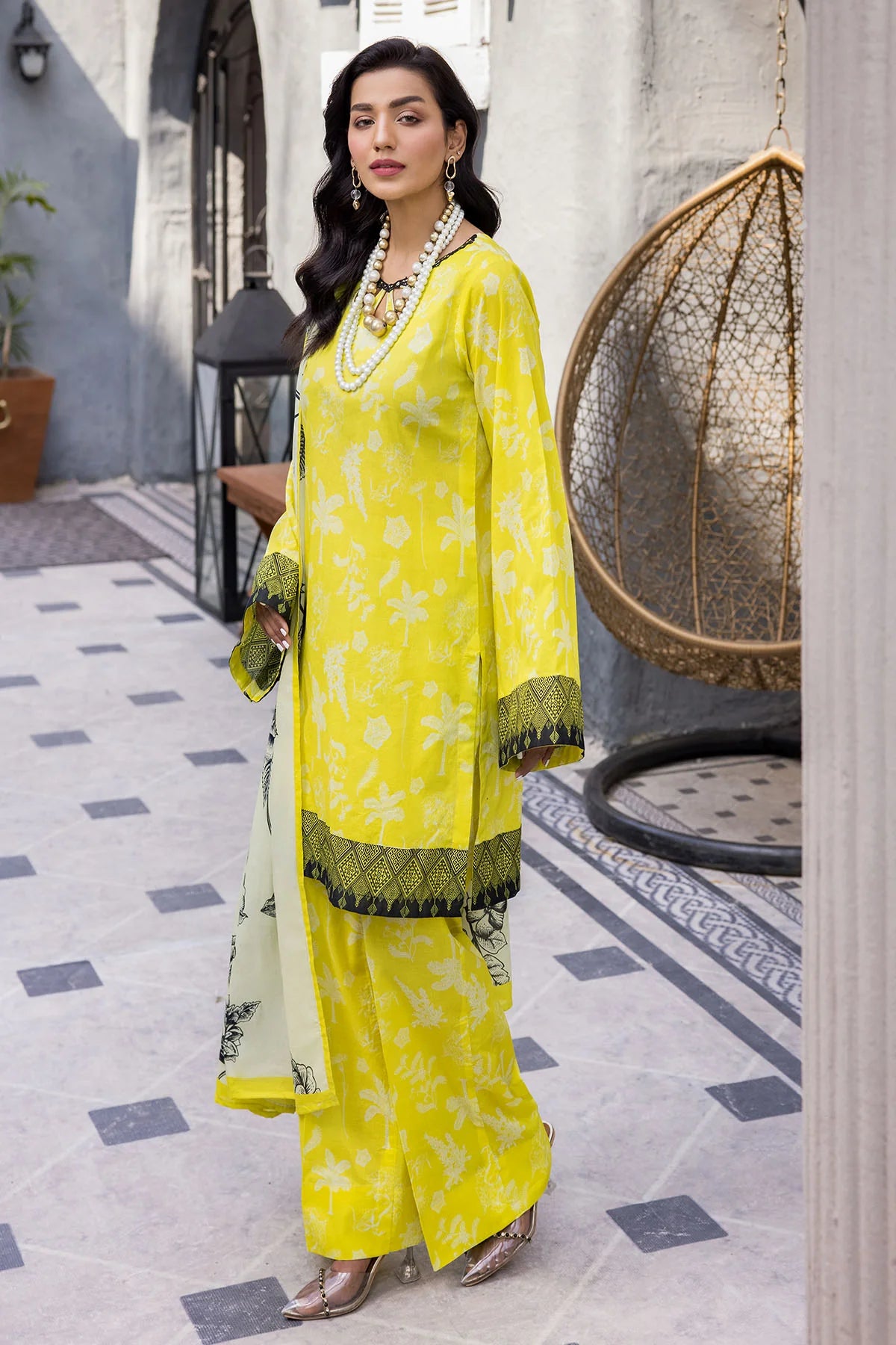 D#3704 Motifz Rang Digital Printed Lawn Collection 323 D#3704 Motifz Rang Digital Printed Lawn Collection 323
