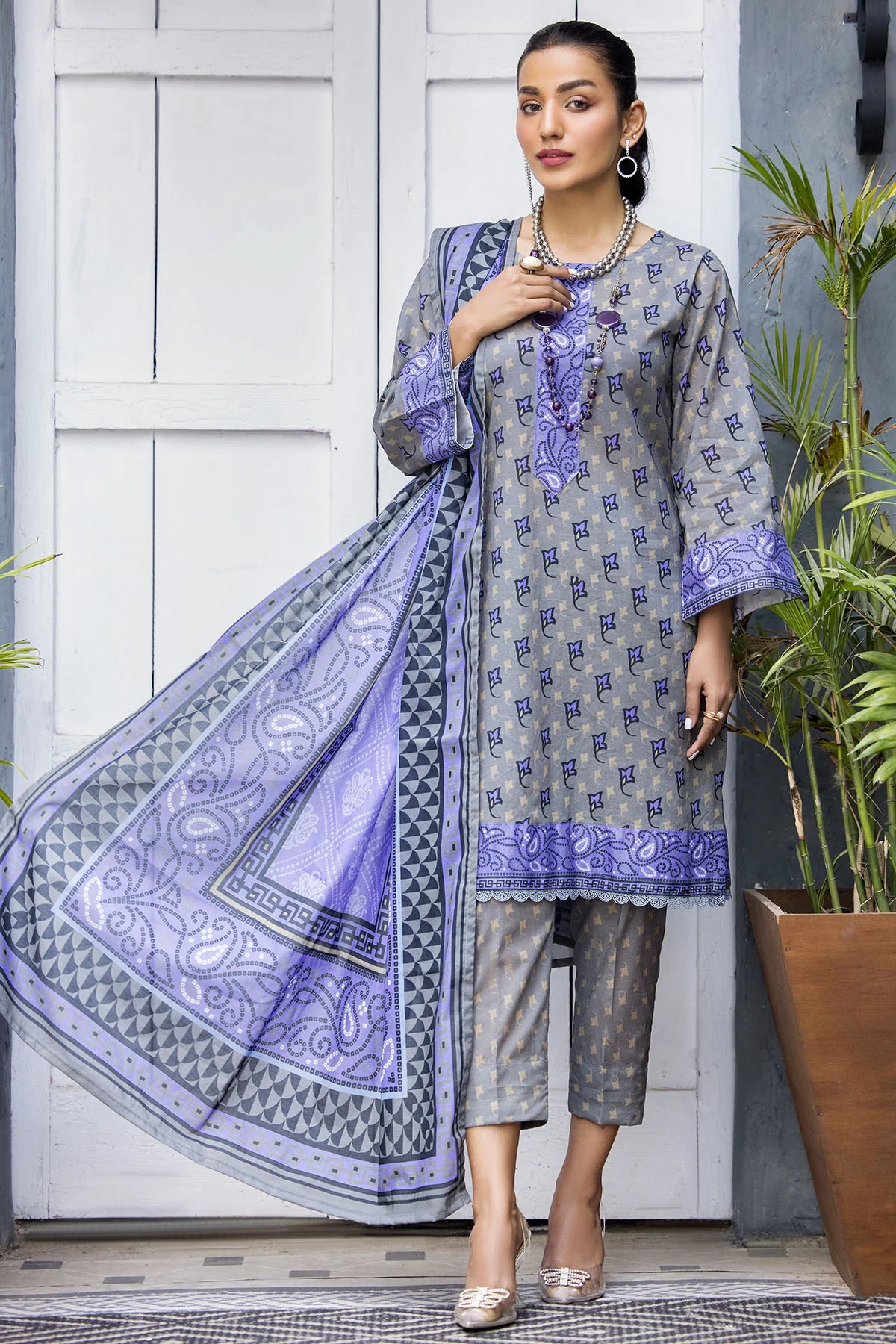 D#3705 Motifz Rang Digital Printed Lawn Collection 323 D#3705 Motifz Rang Digital Printed Lawn Collection 323