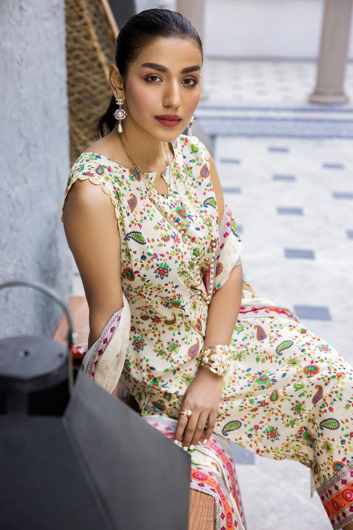 D#3707 Motifz Rang Digital Printed Lawn Collection 323 D#3707 Motifz Rang Digital Printed Lawn Collection 323