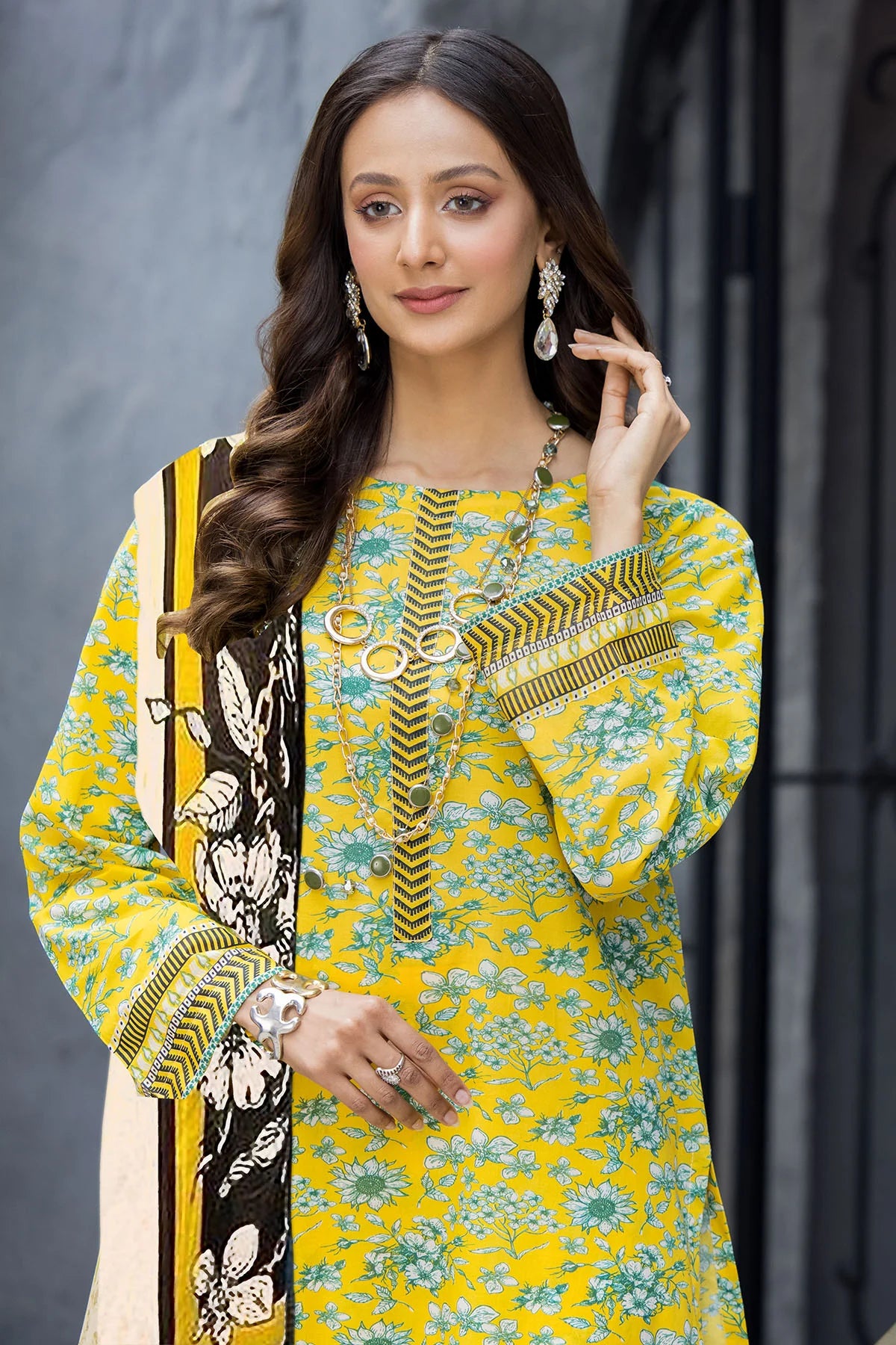 D#3708 Motifz Rang Digital Printed Lawn Collection 323 D#3708 Motifz Rang Digital Printed Lawn Collection 323