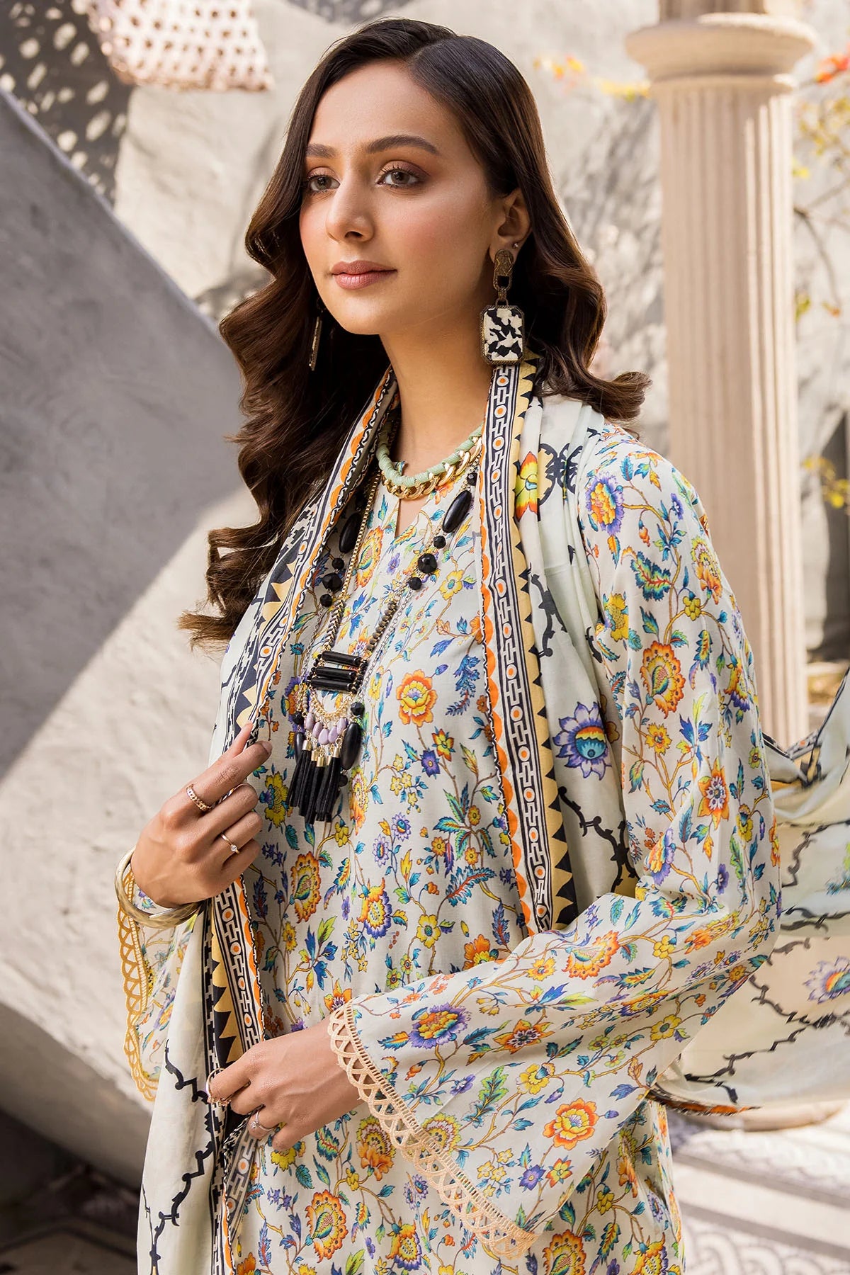 D#3709 Motifz Rang Digital Printed Lawn Collection 323 D#3709 Motifz Rang Digital Printed Lawn Collection 323