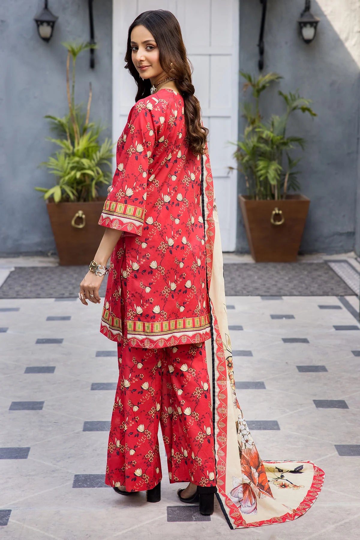 D#3711 Motifz Rang Digital Printed Lawn Collection 323 D#3711 Motifz Rang Digital Printed Lawn Collection 323