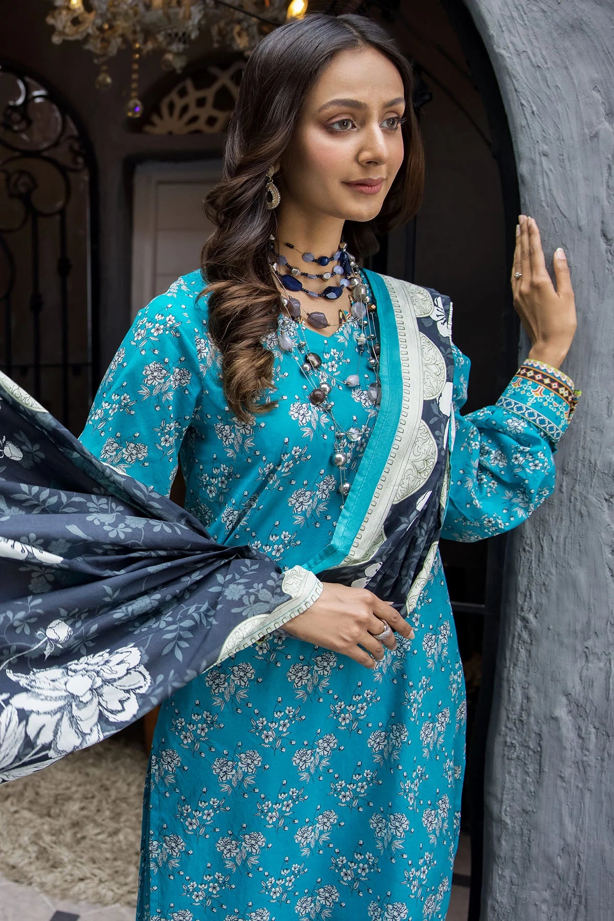 D#3712 Motifz Rang Digital Printed Lawn Collection 323 D#3712 Motifz Rang Digital Printed Lawn Collection 323