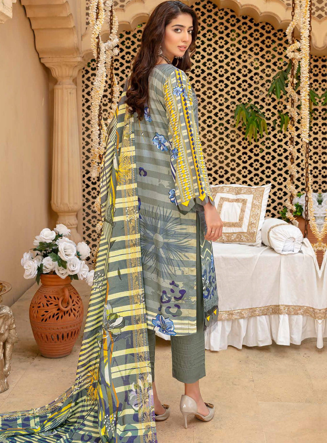 Mahjabeen by Aalaya Embroidered Staple Untitched 3 Piece Suit -02 Mahjabeen by Aalaya Embroidered Staple Untitched 3 Piece Suit -02