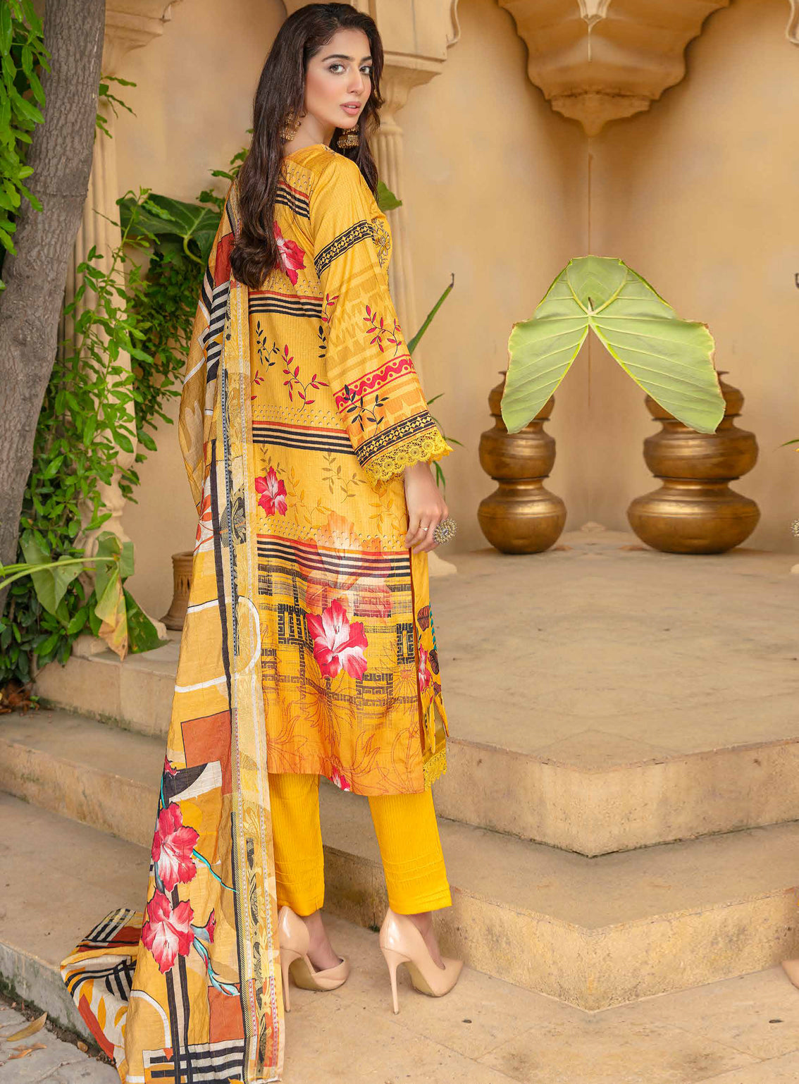 Mahjabeen by Aalaya Embroidered Staple Untitched 3 Piece Suit -06 Mahjabeen by Aalaya Embroidered Staple Untitched 3 Piece Suit -06