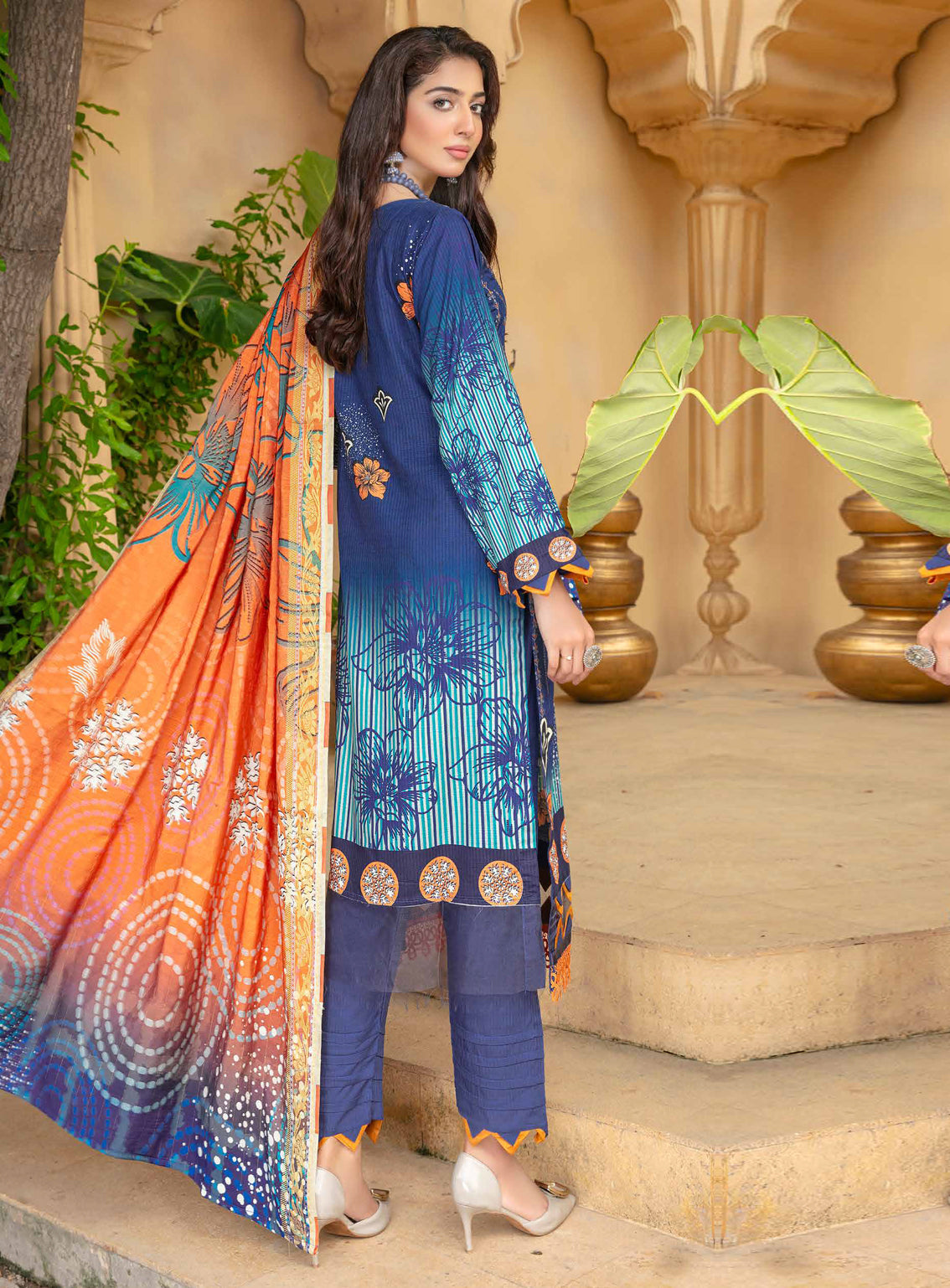 Mahjabeen by Aalaya Embroidered Staple Untitched 3 Piece Suit -09 Mahjabeen by Aalaya Embroidered Staple Untitched 3 Piece Suit -09