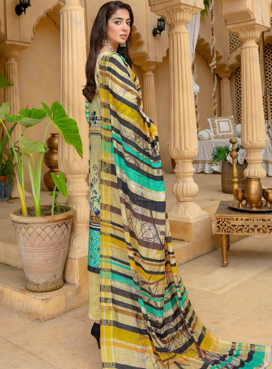 Mahjabeen by Aalaya Embroidered Staple Untitched 3 Piece Suit -10 Mahjabeen by Aalaya Embroidered Staple Untitched 3 Piece Suit -10