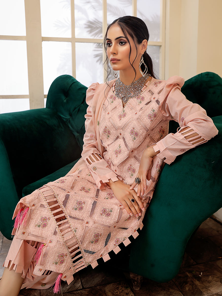 Mahnur Unstitched 3 Piece D#07 Mahnur Unstitched 3 Piece D#07
