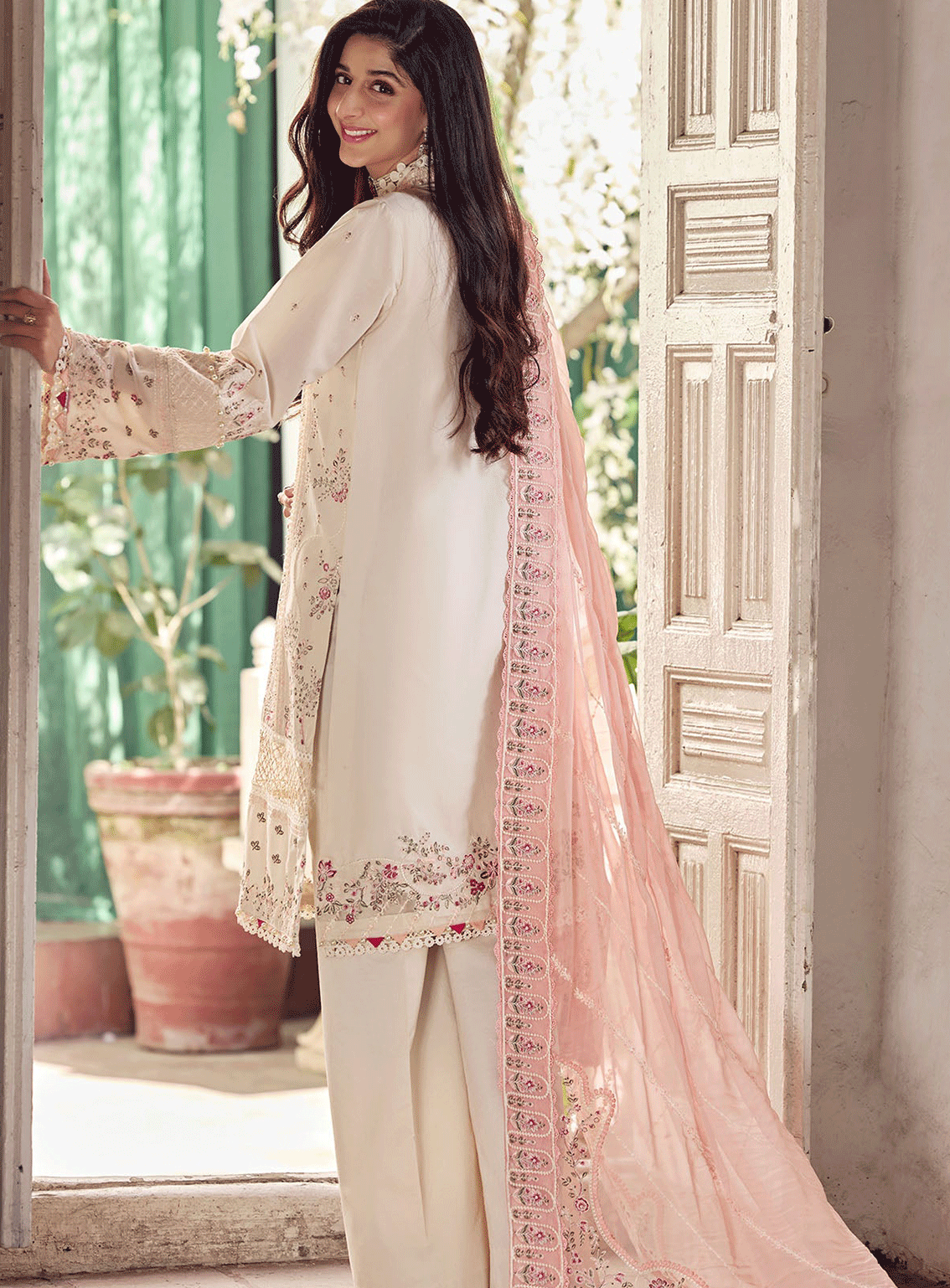 Motifz Embroidered Lawn Unstitched 3 Piece Suit - MTF23EL 4043 JAHAN Motifz Embroidered Lawn Unstitched 3 Piece Suit - MTF23EL 4043 JAHAN