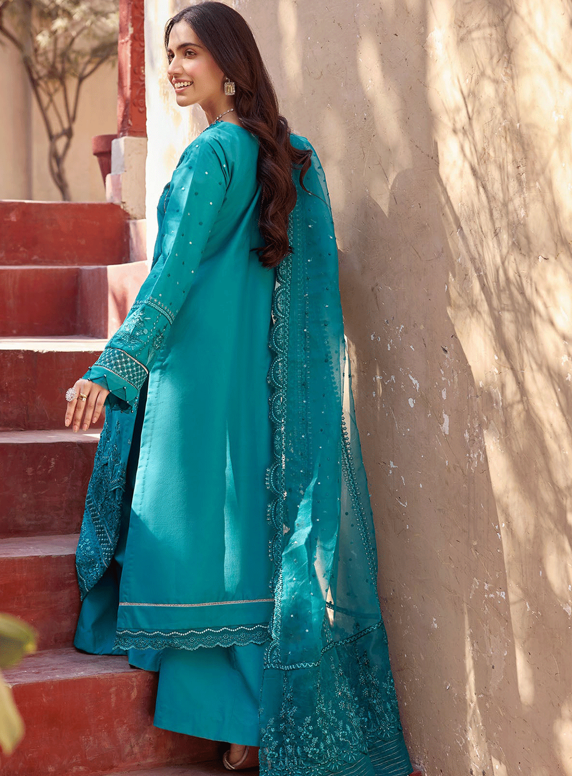Motifz Embroidered Lawn Unstitched 3 Piece Suit - MTF23EL 4049 AVERY Motifz Embroidered Lawn Unstitched 3 Piece Suit - MTF23EL 4049 AVERY