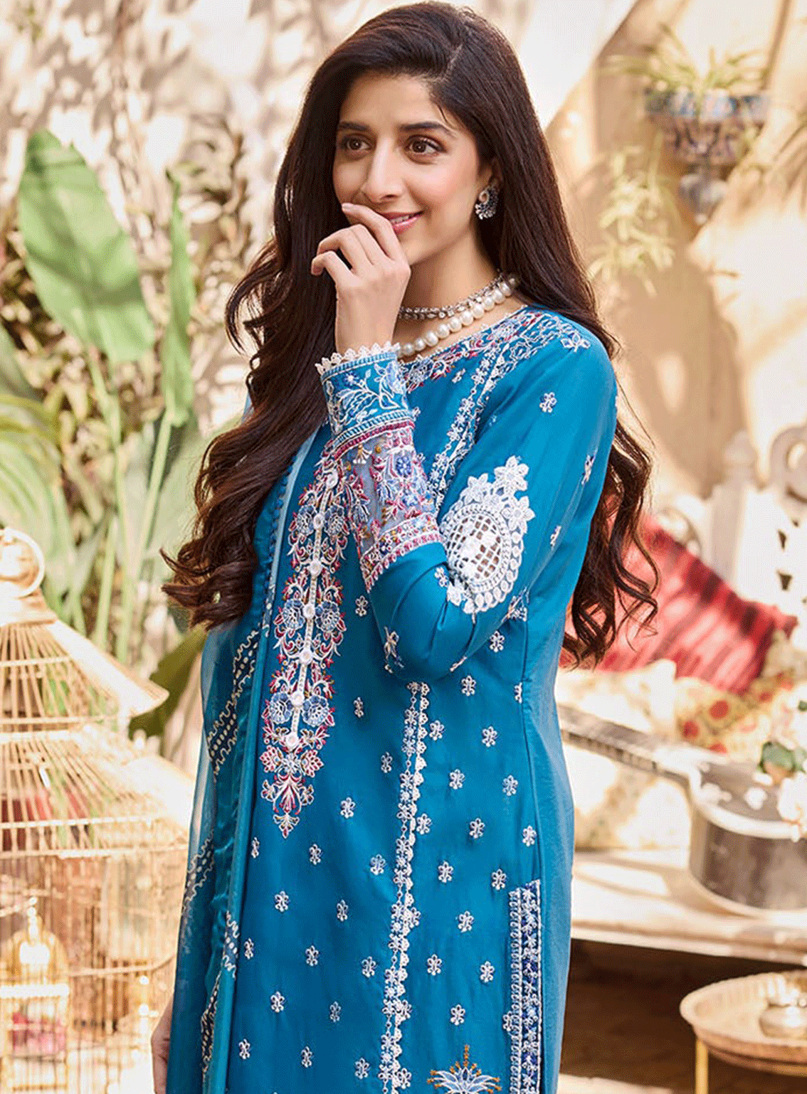 Motifz Embroidered Lawn Unstitched 3 Piece Suit - MTF23EL 4050 VIDA Motifz Embroidered Lawn Unstitched 3 Piece Suit - MTF23EL 4050 VIDA