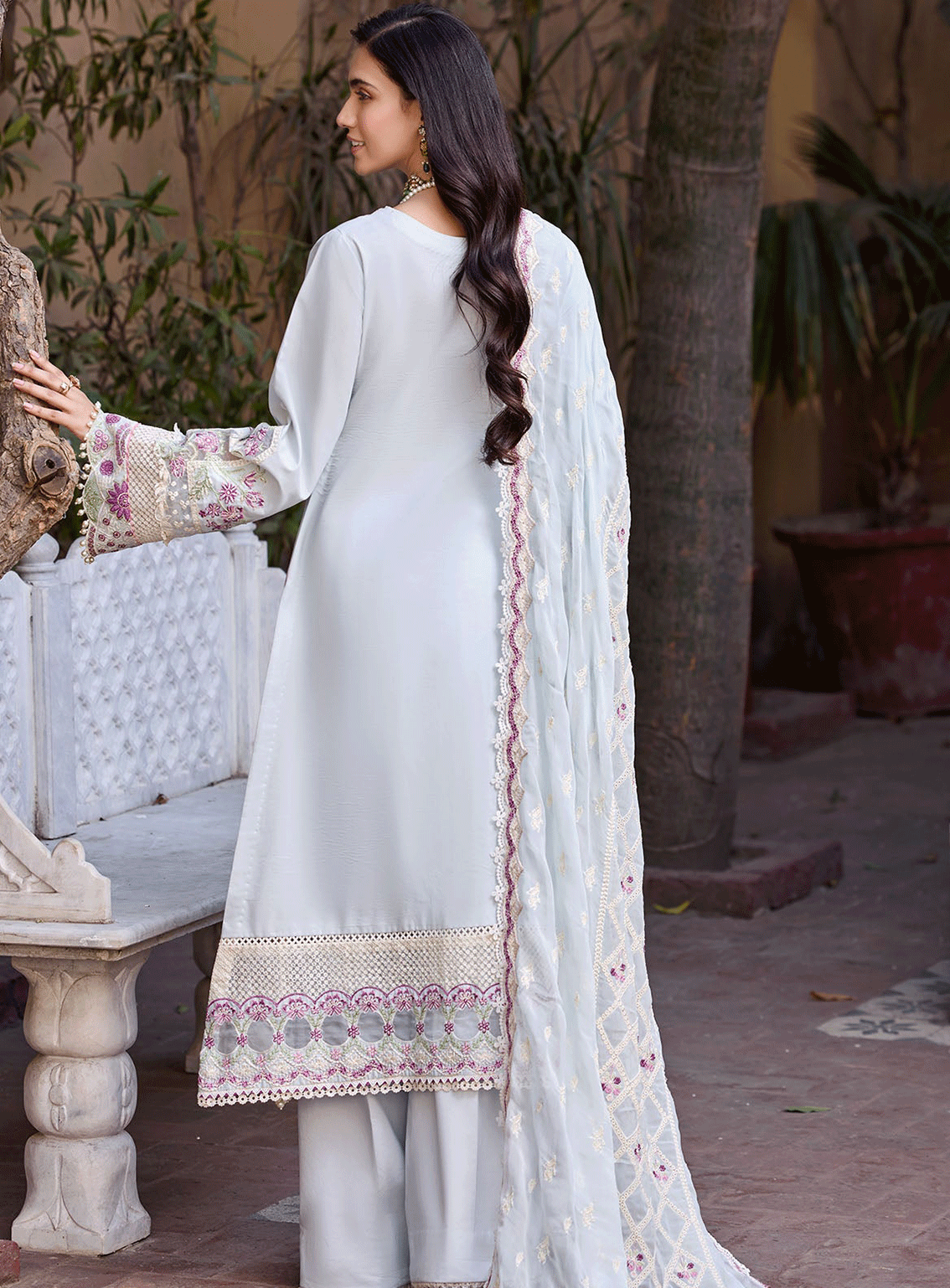 Motifz Embroidered Lawn Unstitched 3 Piece Suit - MTF23EL 4056 ZOOHA Motifz Embroidered Lawn Unstitched 3 Piece Suit - MTF23EL 4056 ZOOHA