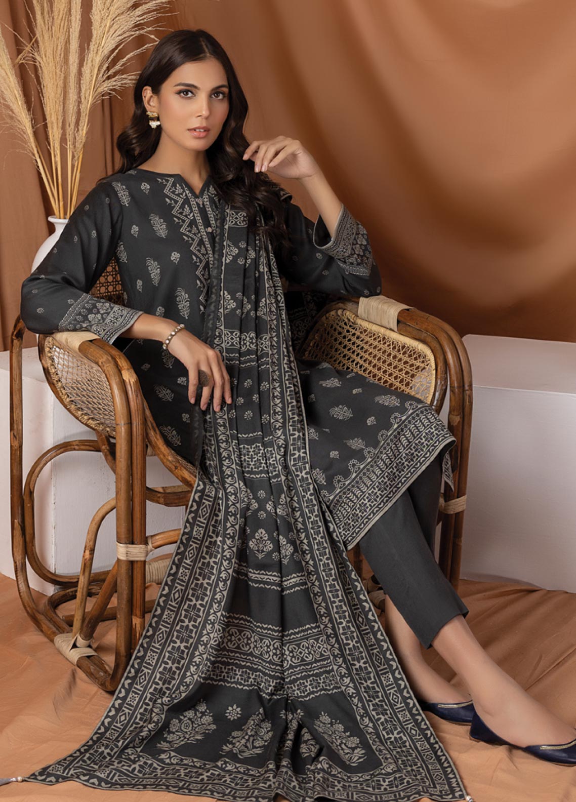 D#303C LSM Lakhany Pashmina Printed Collection 922 D#303C LSM Lakhany Pashmina Printed Collection 922