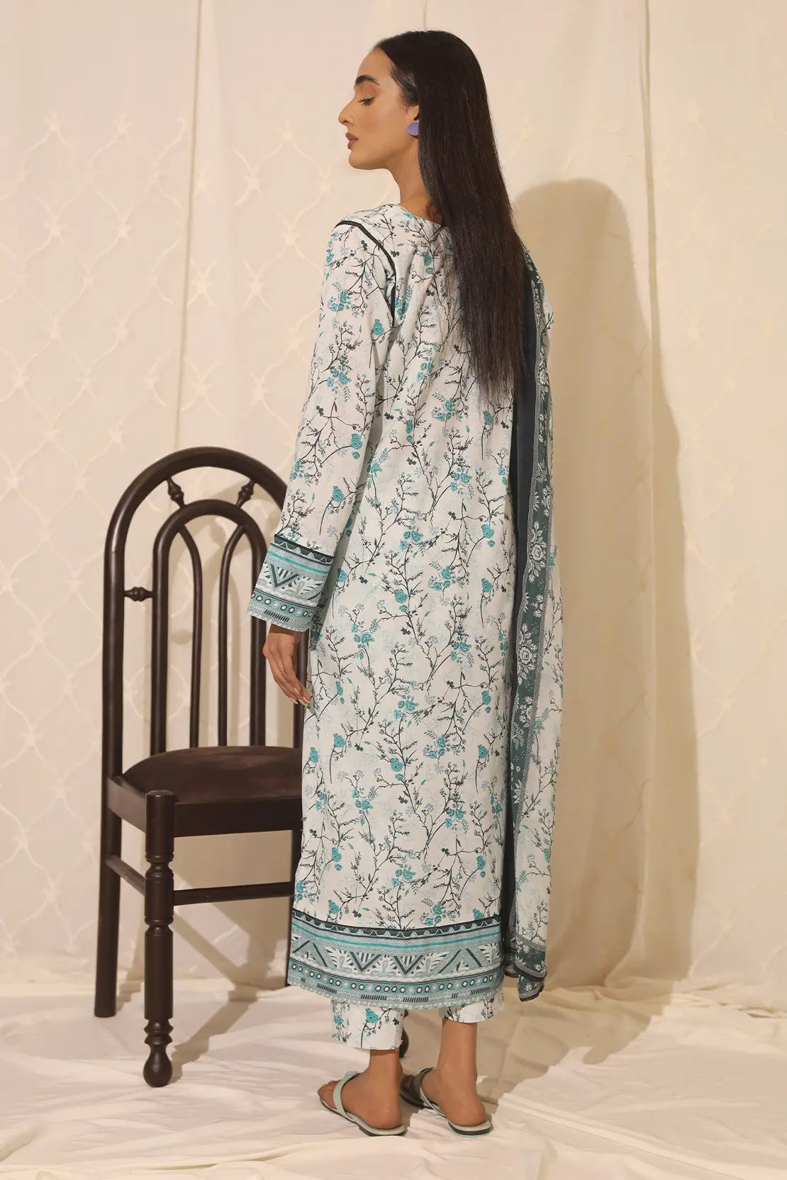 D#7761 Rashid Petal Digital Printed Lawn Collection 323 D#7761 Rashid Petal Digital Printed Lawn Collection 323