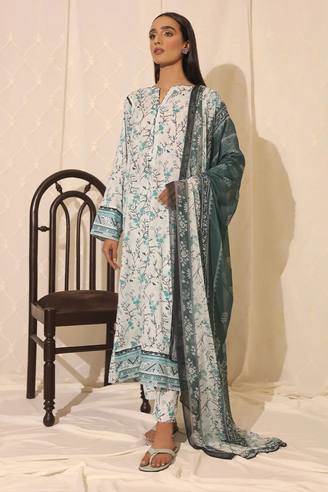 D#7761 Rashid Petal Digital Printed Lawn Collection 323 D#7761 Rashid Petal Digital Printed Lawn Collection 323