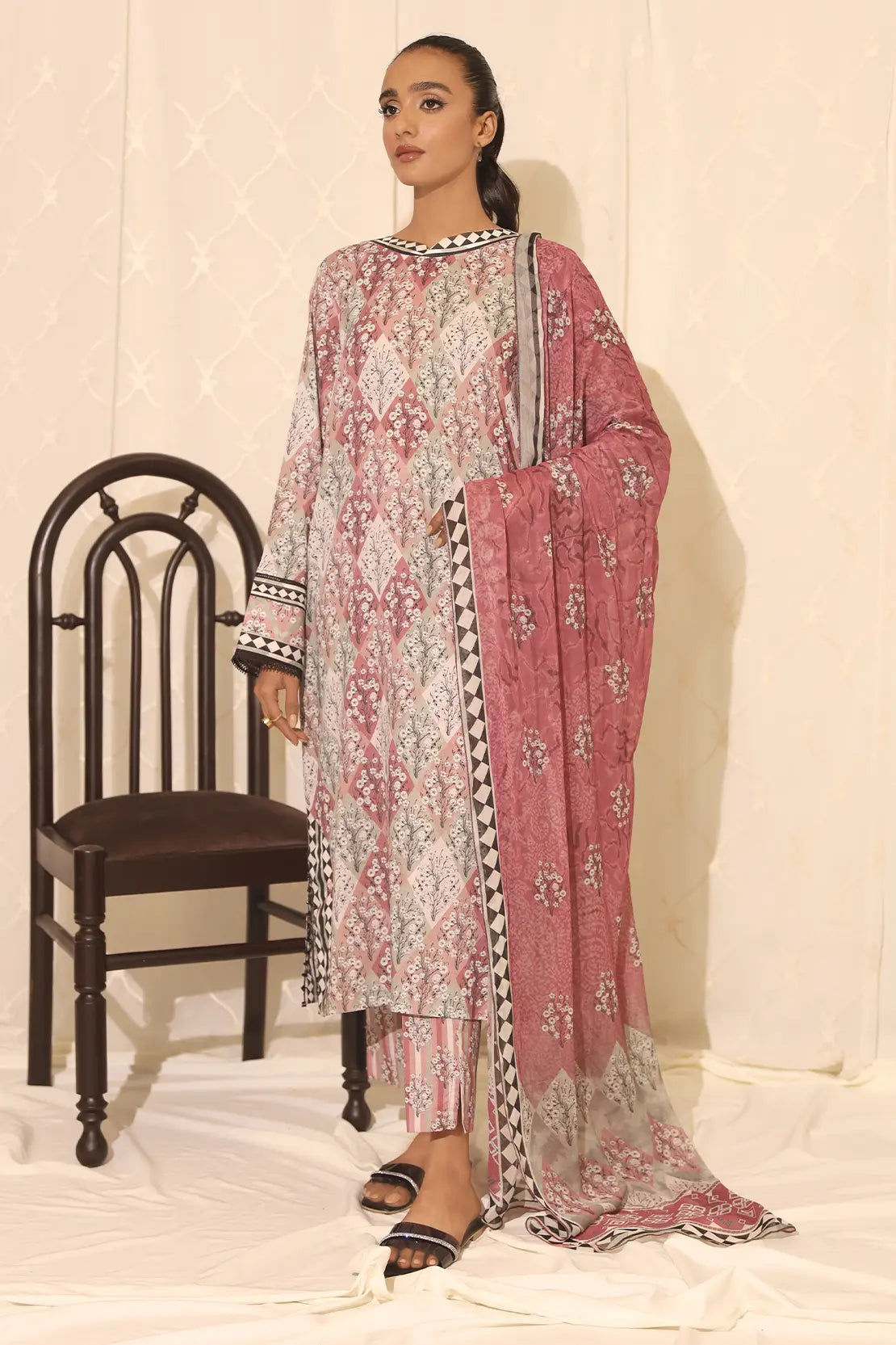 D#7770 Rashid Petal Digital Printed Lawn Collection 323 D#7770 Rashid Petal Digital Printed Lawn Collection 323