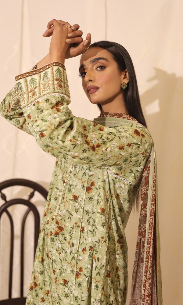 D#7765 Rashid Petal Digital Printed Lawn Collection 323 D#7765 Rashid Petal Digital Printed Lawn Collection 323