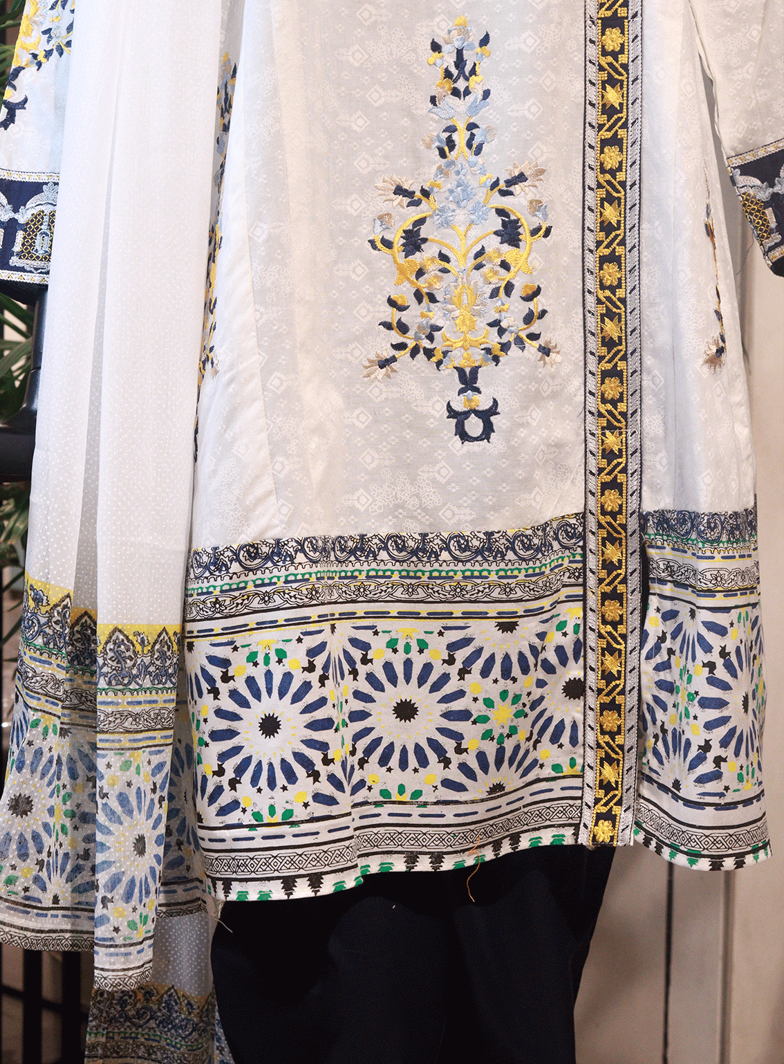 SNSC Embroidered Cotton Stitched 3 Piece Suit - SNSC23FE FRK613 SNSC Embroidered Cotton Stitched 3 Piece Suit - SNSC23FE FRK613