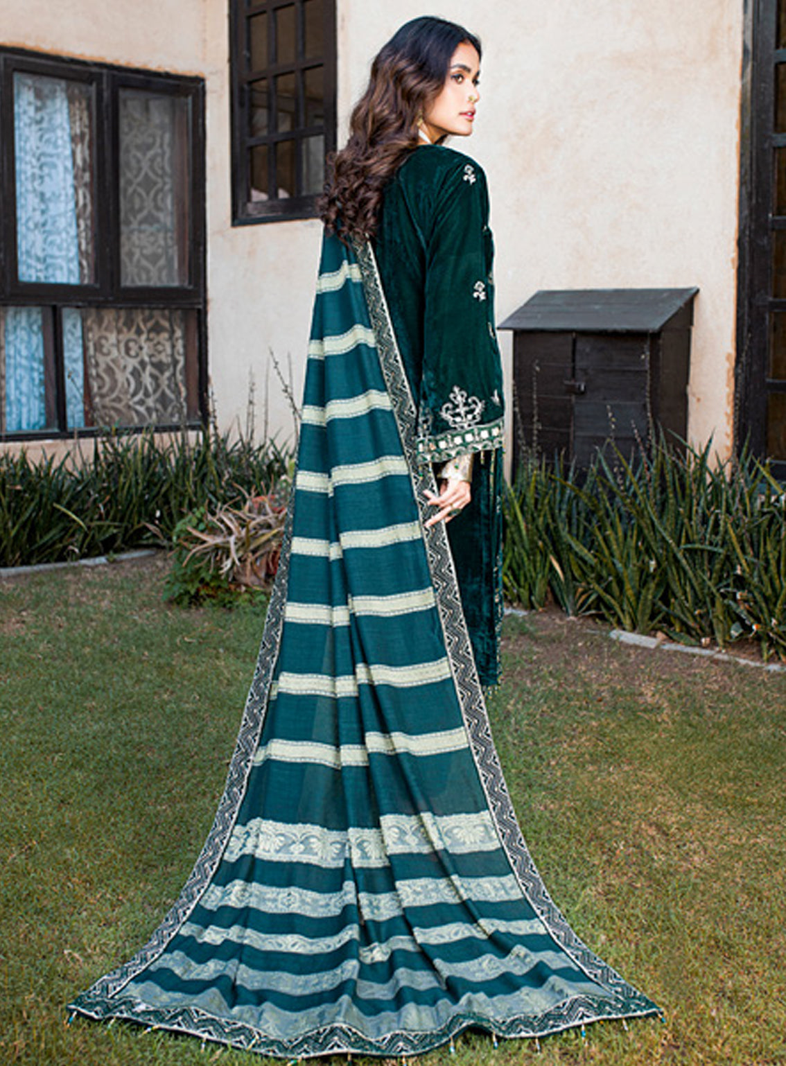 Schick Embroidered Velvet Unstitched 3 Piece Suit - 02 Schick Embroidered Velvet Unstitched 3 Piece Suit - 02