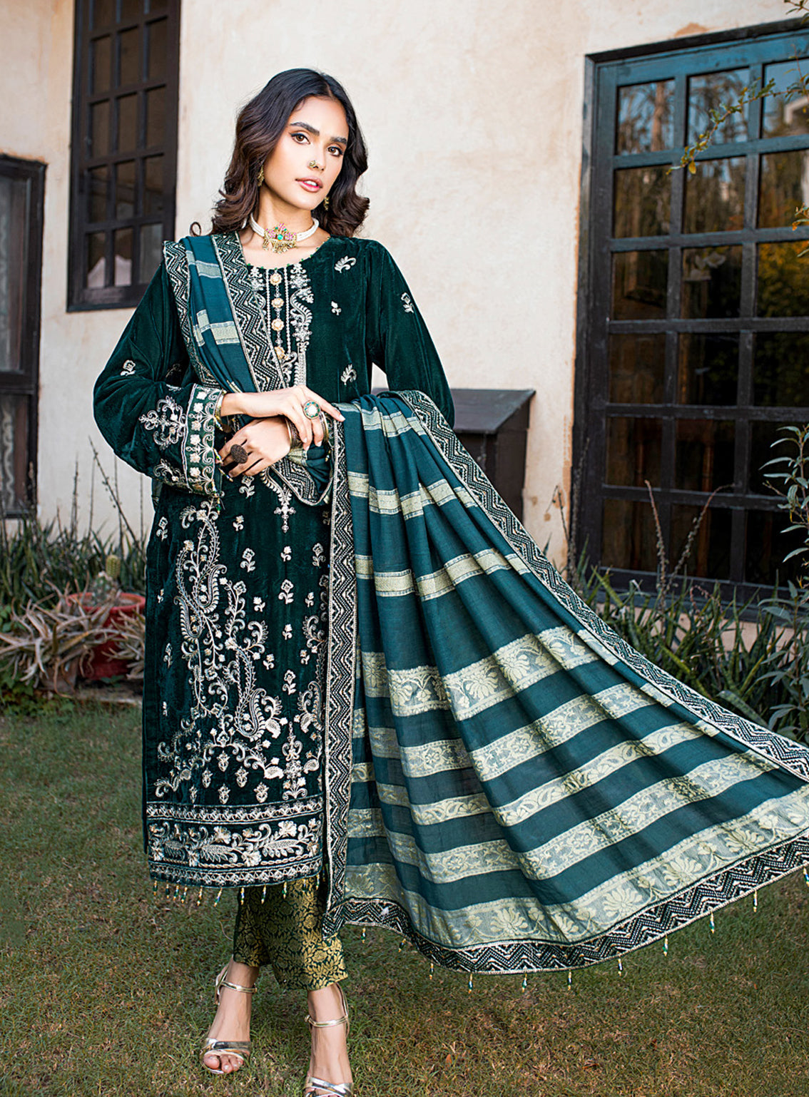 Schick Embroidered Velvet Unstitched 3 Piece Suit - 02 Schick Embroidered Velvet Unstitched 3 Piece Suit - 02