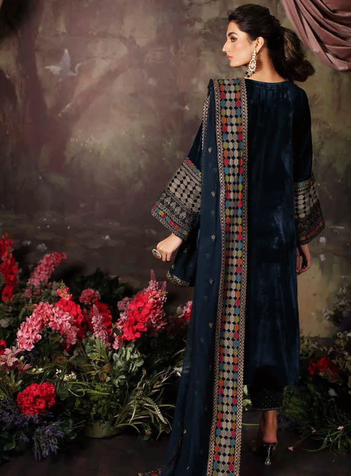 Signora By Charizma Embroidered Velvet Unstitched 3 Piece Suit - CH23SV CVT3-05 Signora By Charizma Embroidered Velvet Unstitched 3 Piece Suit - CH23SV CVT3-05