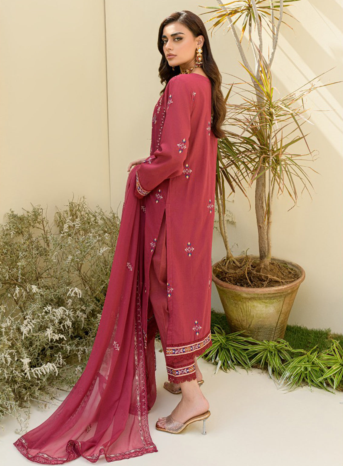 Souz-E-Ulfat By Addee Embroidered Lawn Stitched 3 Piece Suit - AD24SU SM-002 AABIRAH Souz-E-Ulfat By Addee Embroidered Lawn Stitched 3 Piece Suit - AD24SU SM-002 AABIRAH