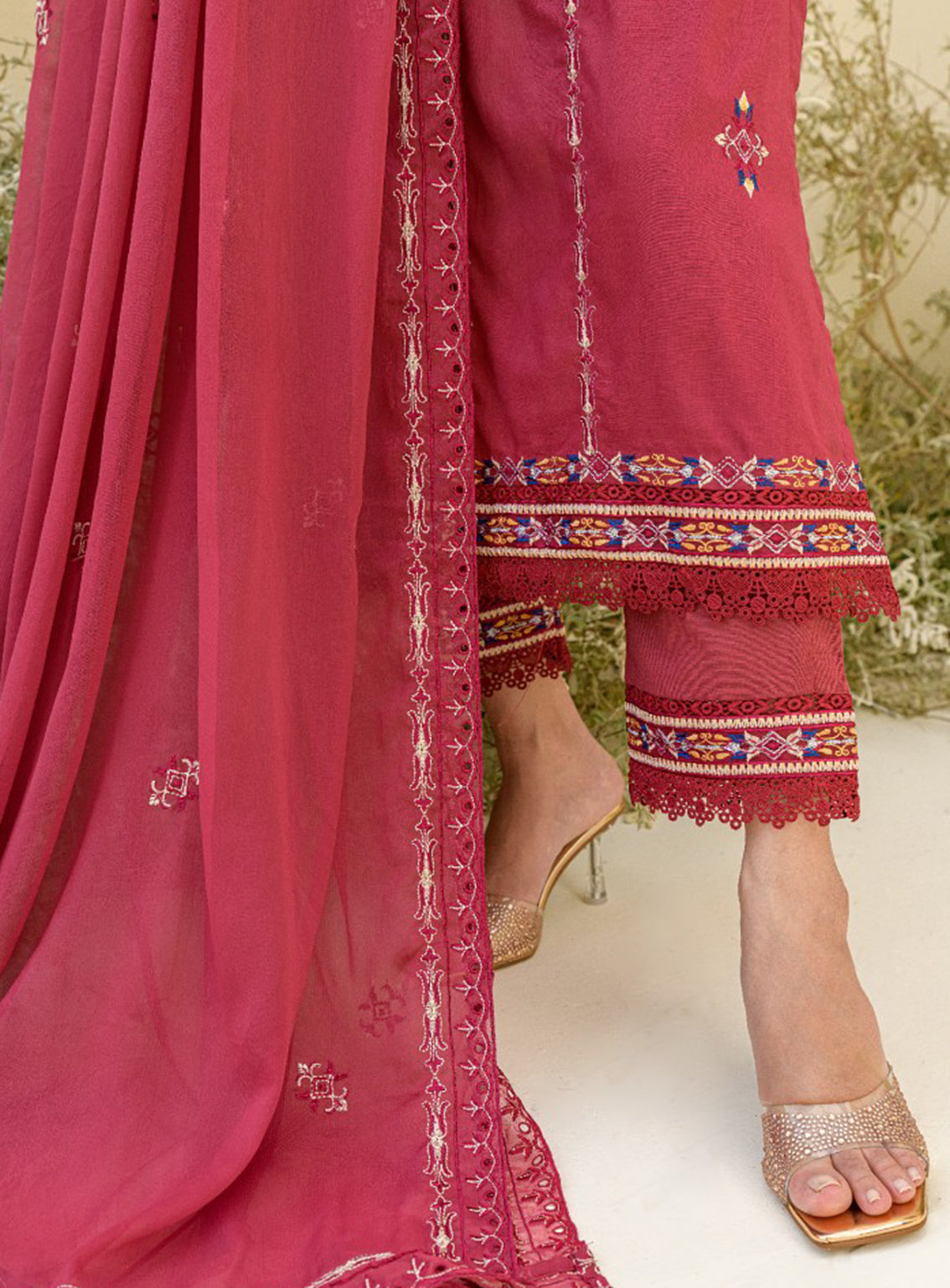 Souz-E-Ulfat By Addee Embroidered Lawn Stitched 3 Piece Suit - AD24SU SM-002 AABIRAH Souz-E-Ulfat By Addee Embroidered Lawn Stitched 3 Piece Suit - AD24SU SM-002 AABIRAH