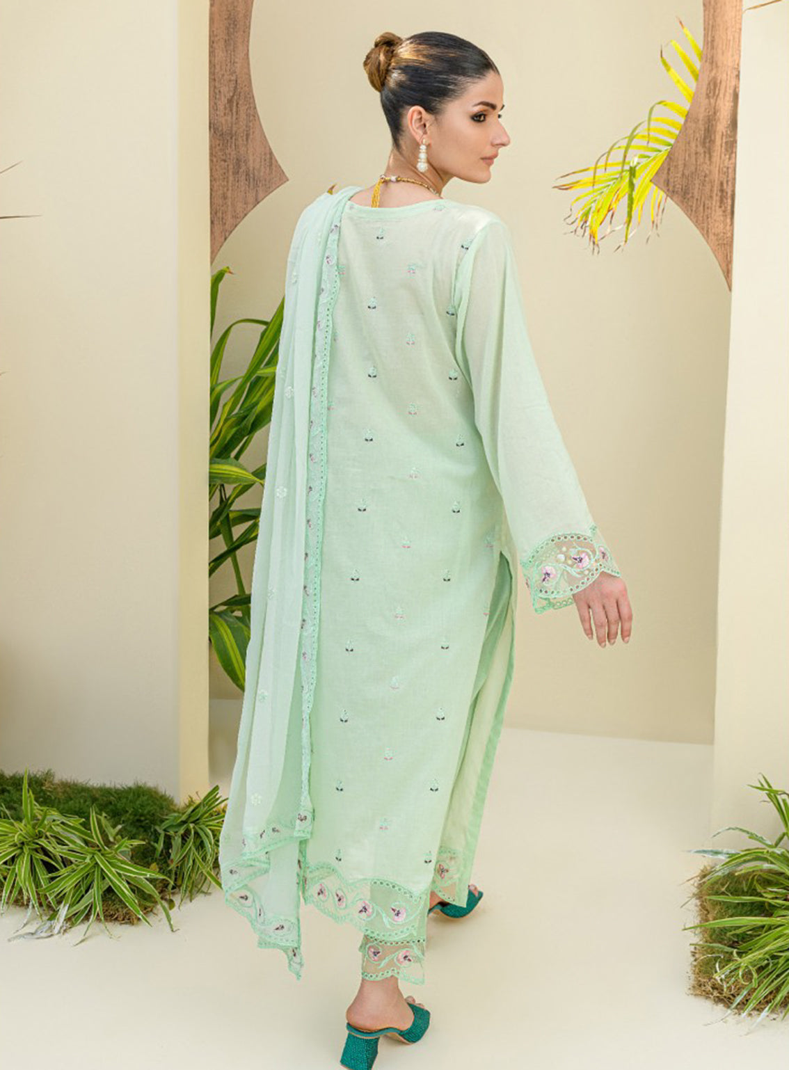 Souz-E-Ulfat By Addee Embroidered Lawn Stitched 3 Piece Suit - AD24SU SM-003 RAMEEN Souz-E-Ulfat By Addee Embroidered Lawn Stitched 3 Piece Suit - AD24SU SM-003 RAMEEN