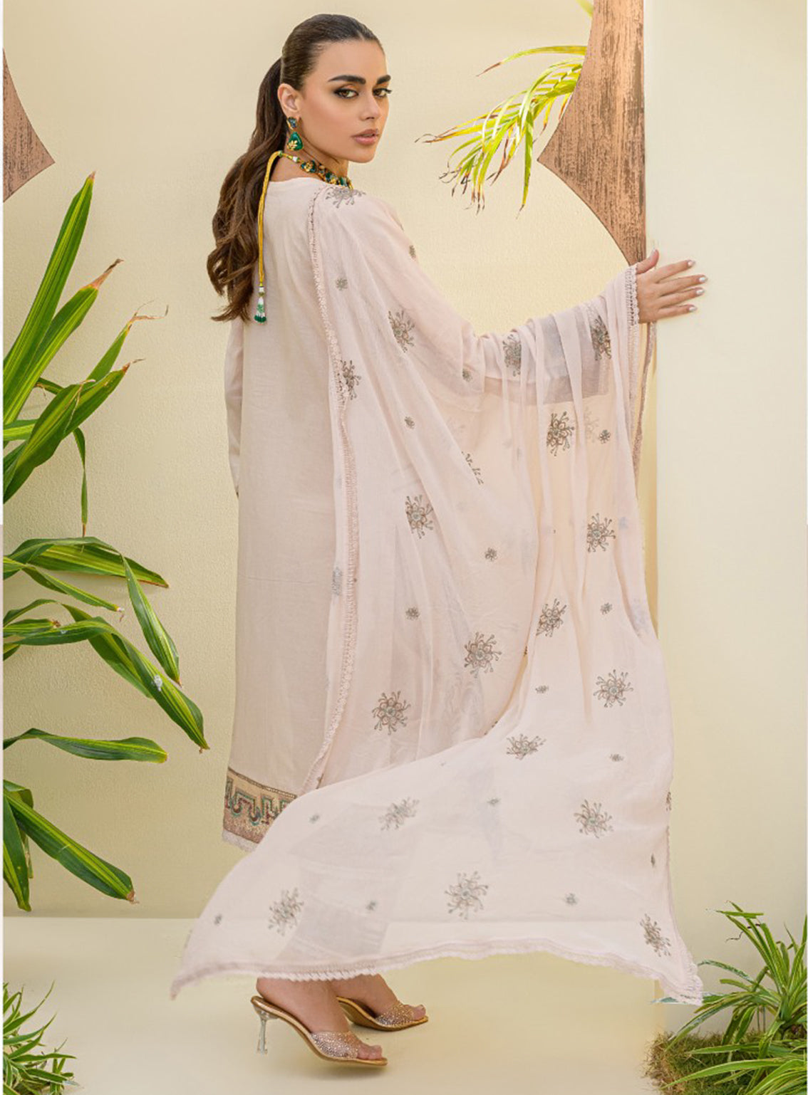 Souz-E-Ulfat By Addee Embroidered Lawn Stitched 3 Piece Suit - AD24SU SM-004 GAZEENA Souz-E-Ulfat By Addee Embroidered Lawn Stitched 3 Piece Suit - AD24SU SM-004 GAZEENA