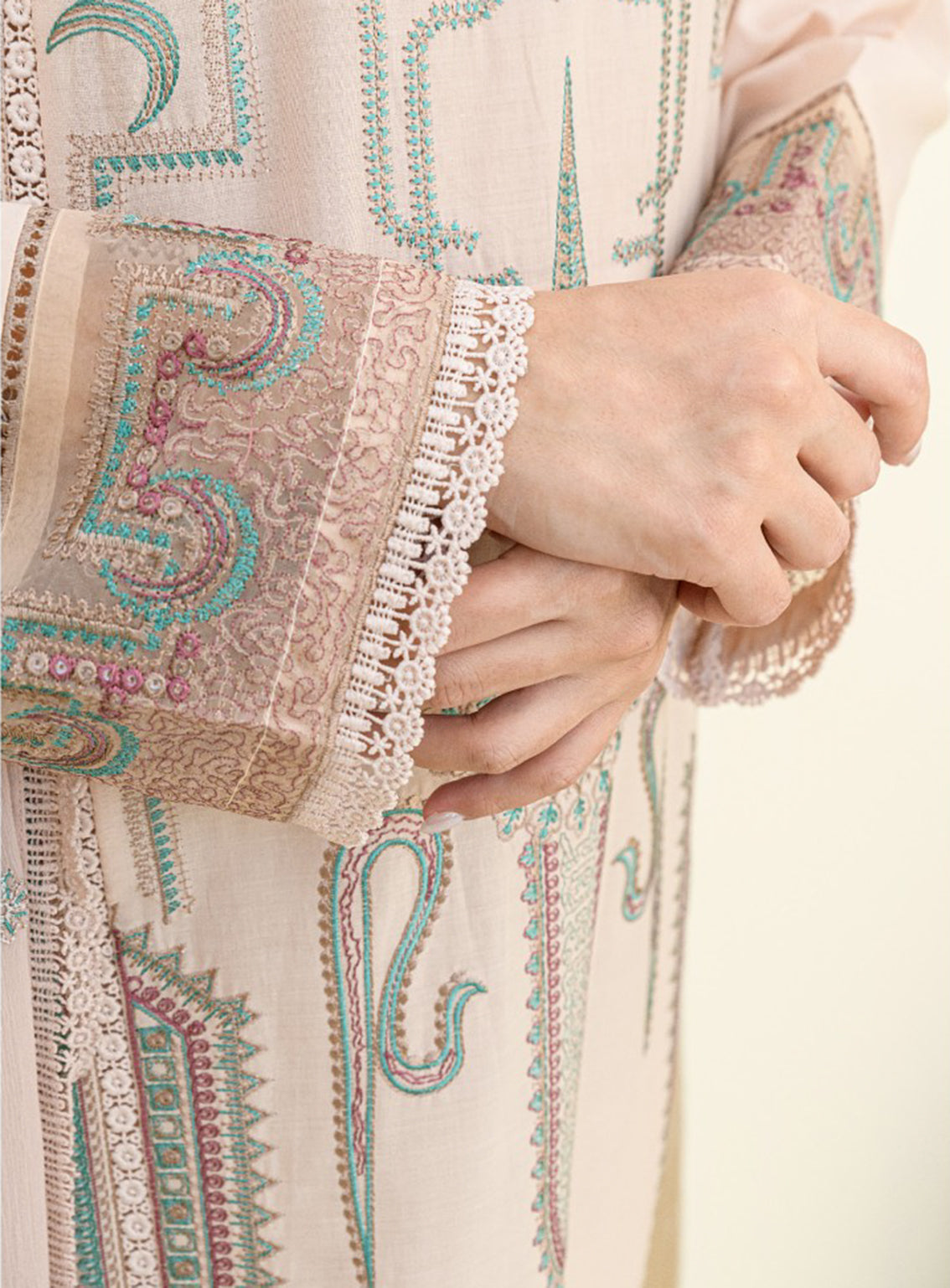 Souz-E-Ulfat By Addee Embroidered Lawn Stitched 3 Piece Suit - AD24SU SM-004 GAZEENA Souz-E-Ulfat By Addee Embroidered Lawn Stitched 3 Piece Suit - AD24SU SM-004 GAZEENA