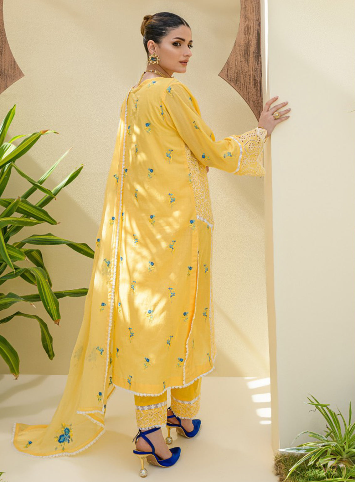 Souz-E-Ulfat By Addee Embroidered Lawn Stitched 3 Piece Suit - AD24SU SM-007 YAFIAH Souz-E-Ulfat By Addee Embroidered Lawn Stitched 3 Piece Suit - AD24SU SM-007 YAFIAH