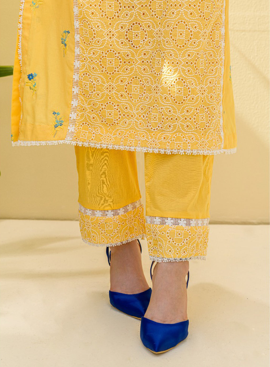 Souz-E-Ulfat By Addee Embroidered Lawn Stitched 3 Piece Suit - AD24SU SM-007 YAFIAH Souz-E-Ulfat By Addee Embroidered Lawn Stitched 3 Piece Suit - AD24SU SM-007 YAFIAH