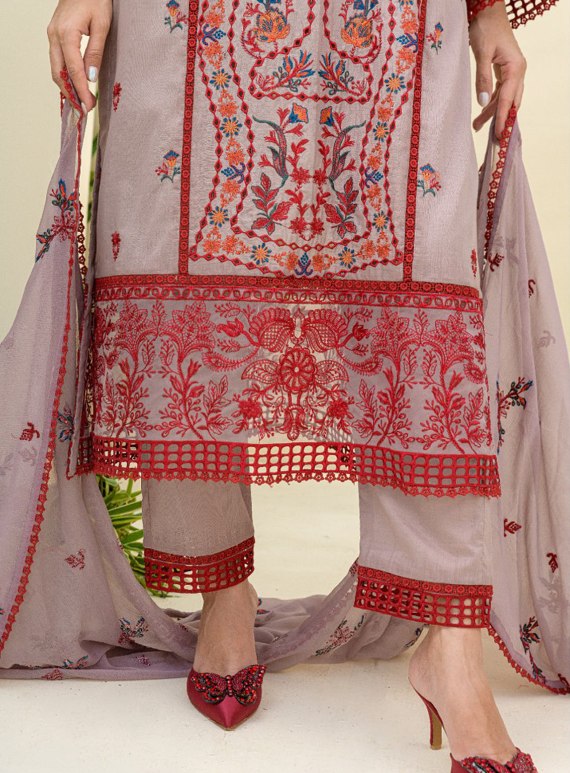 Souz-E-Ulfat By Addee Embroidered Lawn Stitched 3 Piece Suit - AD24SU SM-010 ZAAMIRAH Souz-E-Ulfat By Addee Embroidered Lawn Stitched 3 Piece Suit - AD24SU SM-010 ZAAMIRAH