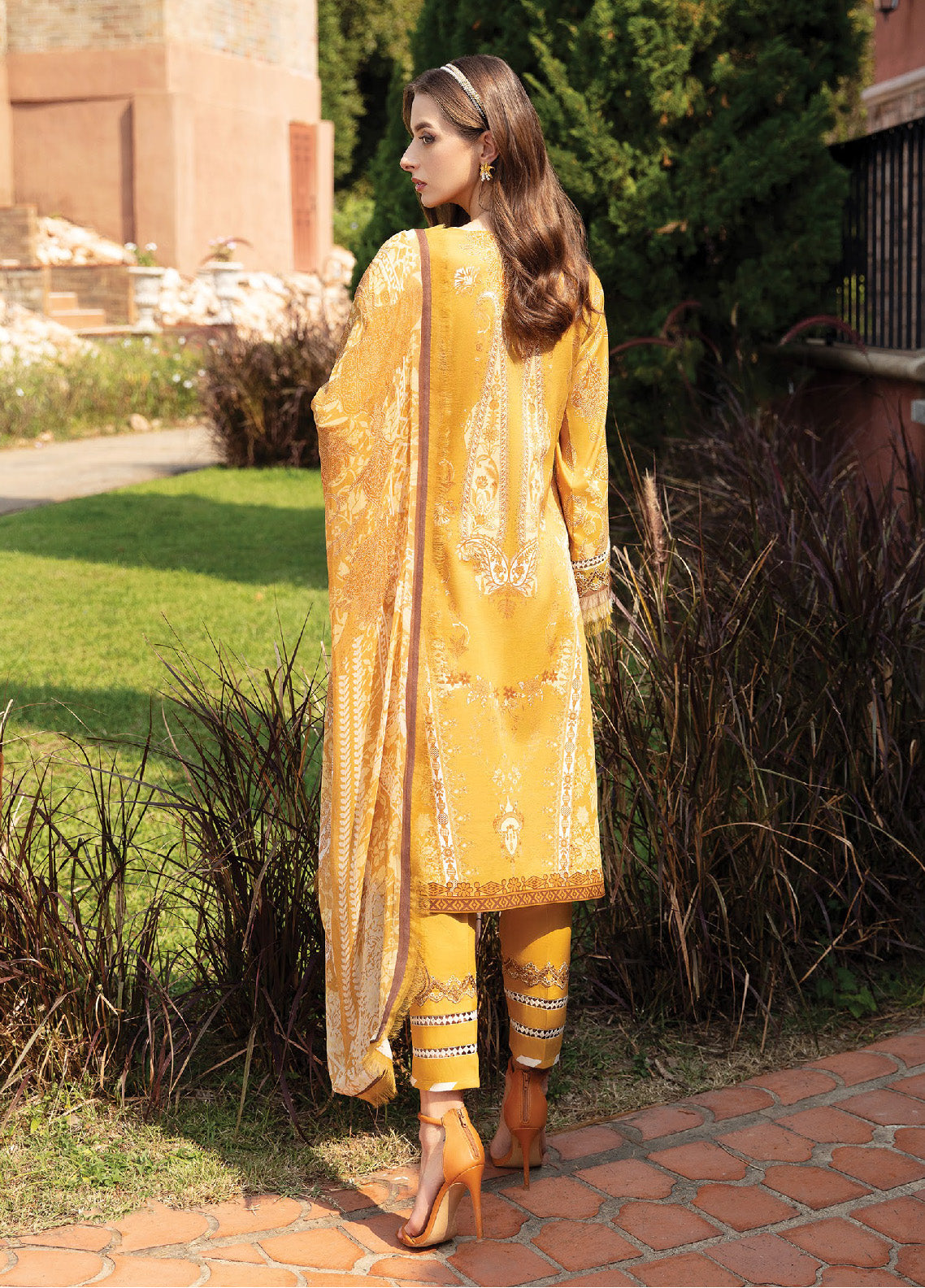 Springtime Ballet By Gulaal Embroidered Lawn Unstitched 3 Piece Suit - GL24L 02 CEYDA Springtime Ballet By Gulaal Embroidered Lawn Unstitched 3 Piece Suit - GL24L 02 CEYDA