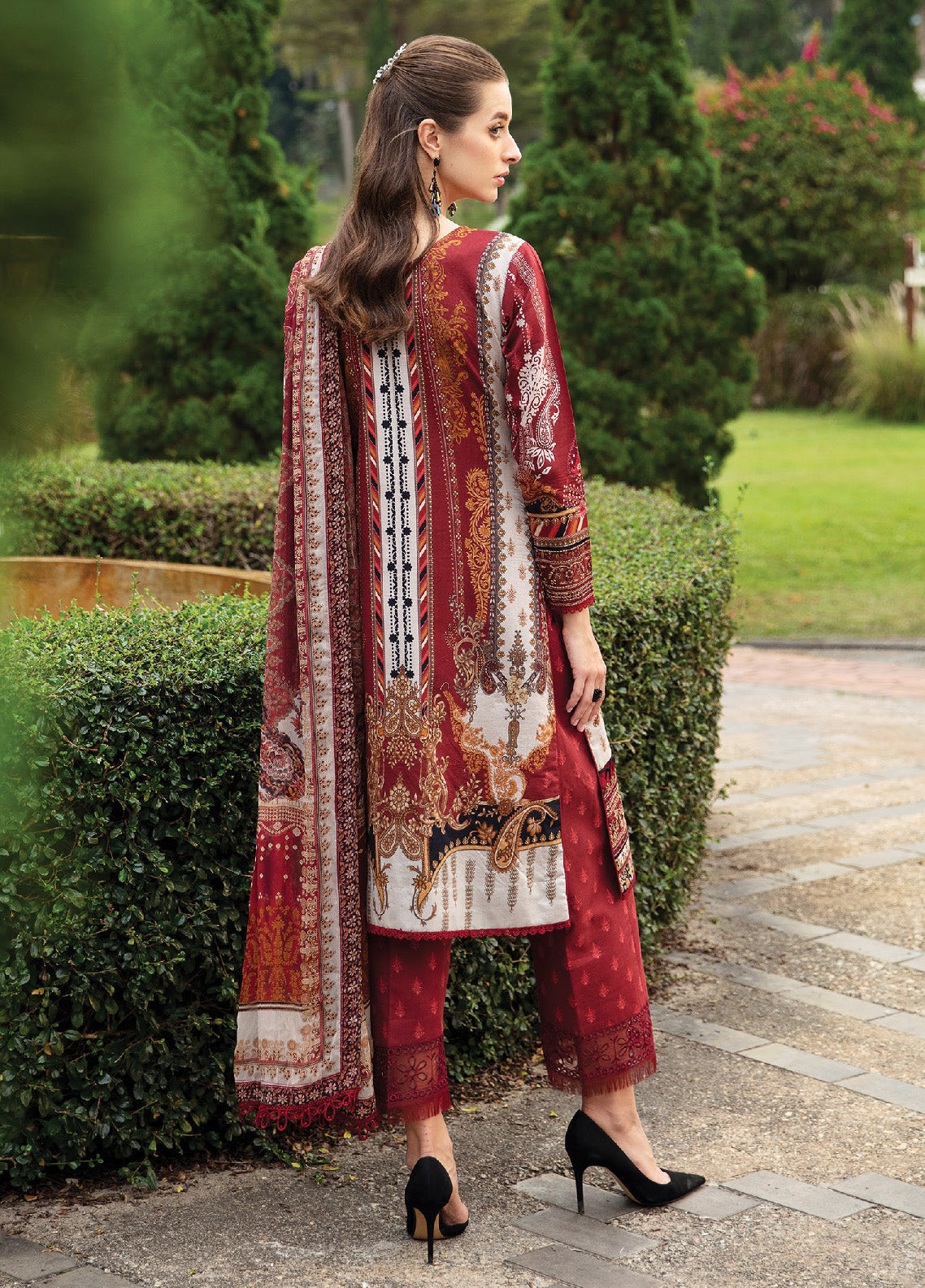 Springtime Ballet By Gulaal Embroidered Lawn Unstitched 3 Piece Suit - GL24L 09 AMARYLLIS Springtime Ballet By Gulaal Embroidered Lawn Unstitched 3 Piece Suit - GL24L 09 AMARYLLIS