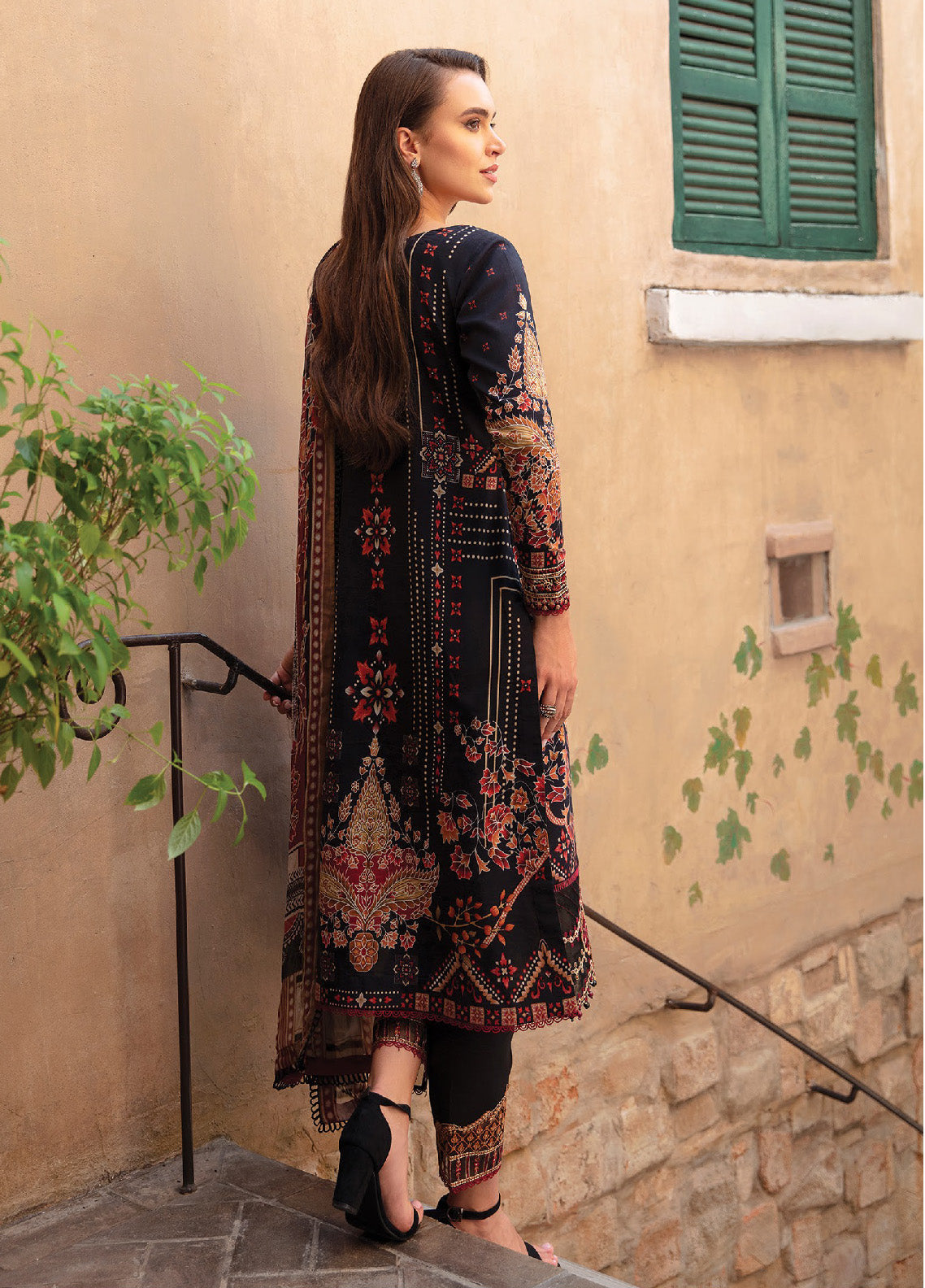 Springtime Ballet By Gulaal Embroidered Lawn Unstitched 3 Piece Suit - GL24L 10 LEYLA Springtime Ballet By Gulaal Embroidered Lawn Unstitched 3 Piece Suit - GL24L 10 LEYLA
