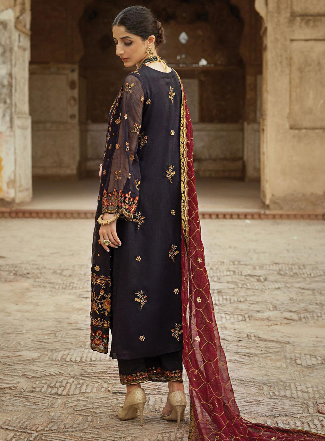 Tahra By Zainab Chottani Embroidered Chiffon Unstitched 3 Piece Suit - 03 FIRDAUS Tahra By Zainab Chottani Embroidered Chiffon Unstitched 3 Piece Suit - 03 FIRDAUS