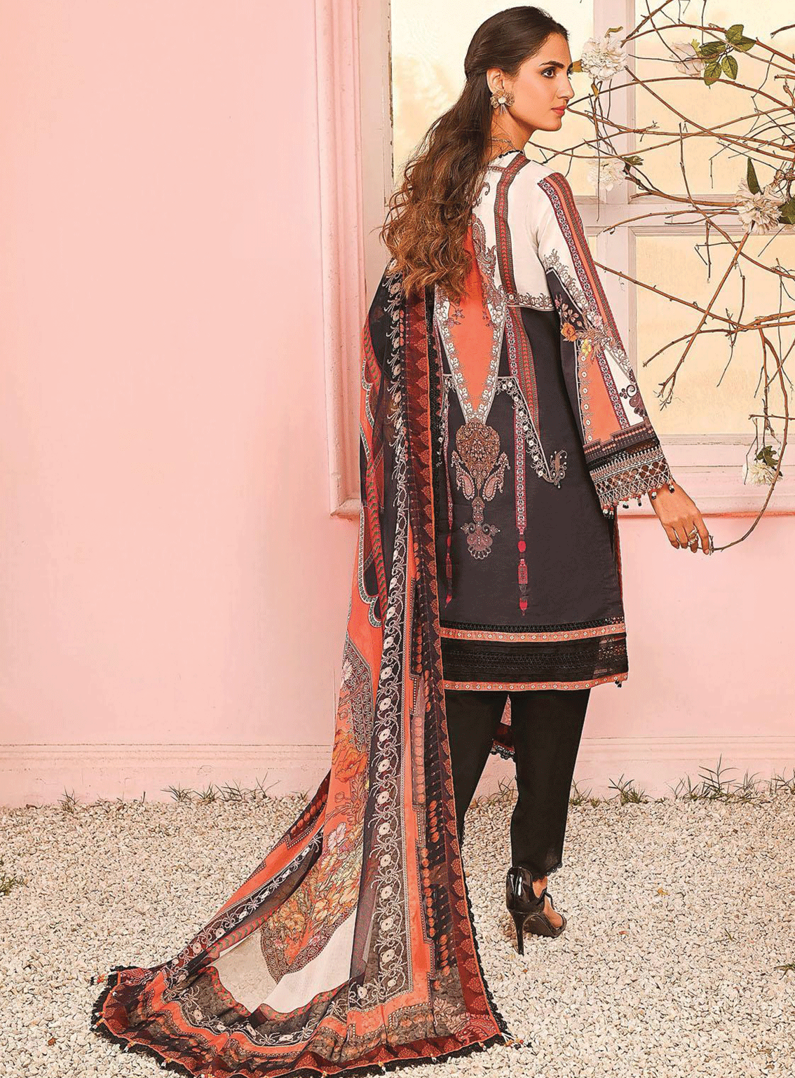 Viva Prints by Anaya Embroidered Lawn Unstitched 3 Piece Suit - AKC23VPL 08 VAANYA Viva Prints by Anaya Embroidered Lawn Unstitched 3 Piece Suit - AKC23VPL 08 VAANYA