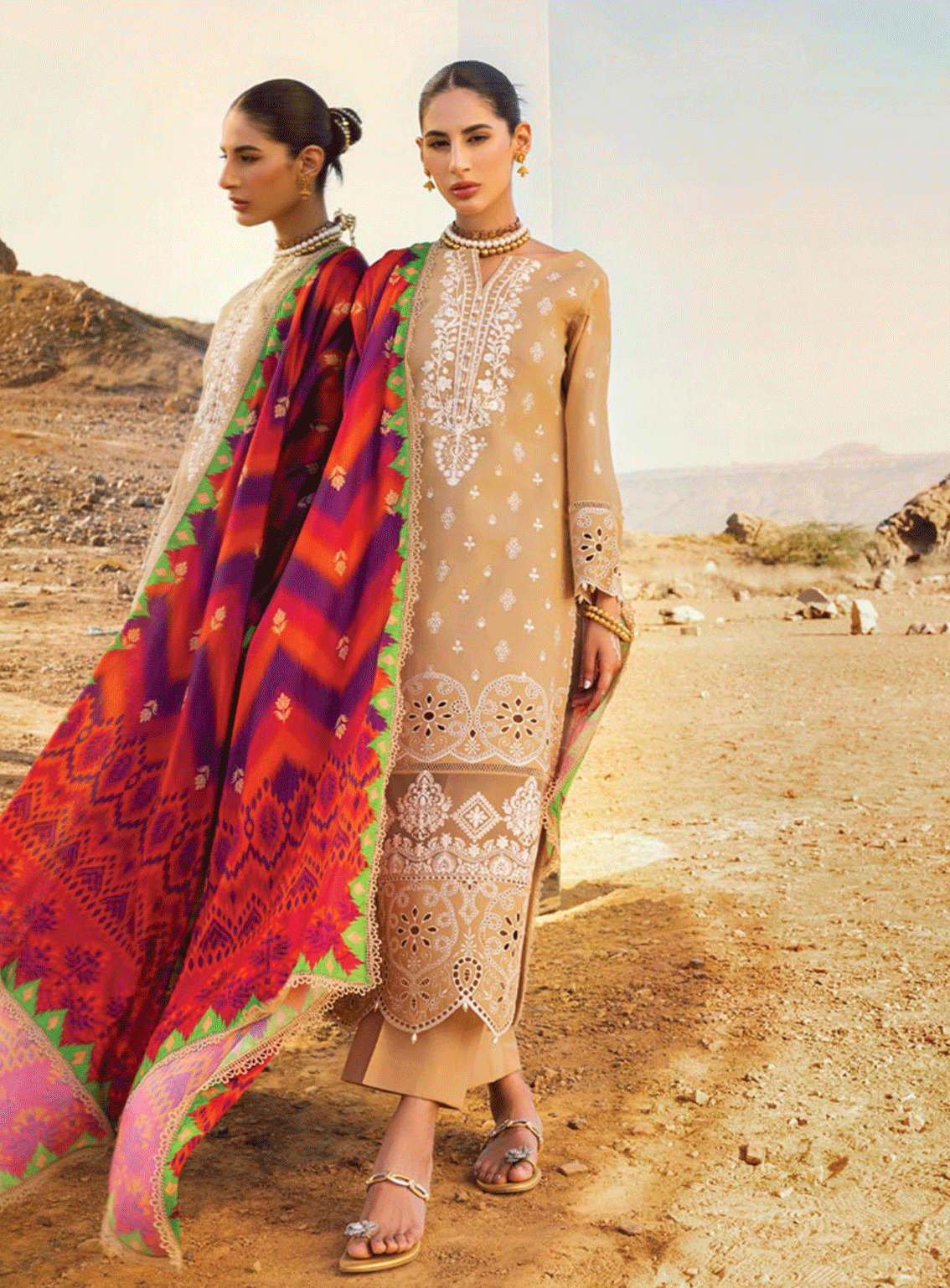 Zainab Chottani Embroidered Lawn Unstitched 3 Piece Suit - ZC23CL 2A DEEDAG Zainab Chottani Embroidered Lawn Unstitched 3 Piece Suit - ZC23CL 2A DEEDAG