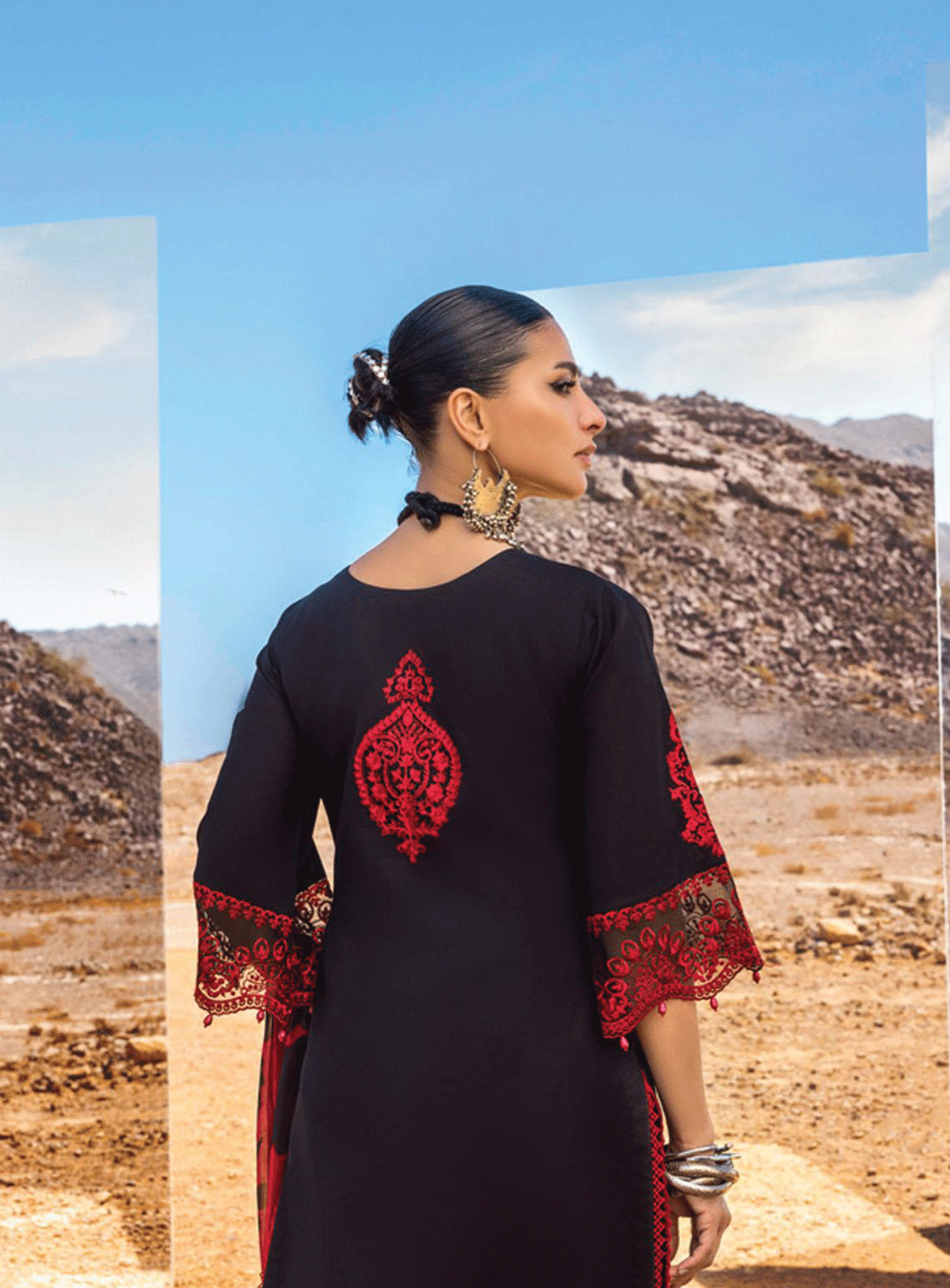 Zainab Chottani Embroidered Lawn Unstitched 3 Piece Suit - ZC23CL 7A MAHAL Zainab Chottani Embroidered Lawn Unstitched 3 Piece Suit - ZC23CL 7A MAHAL