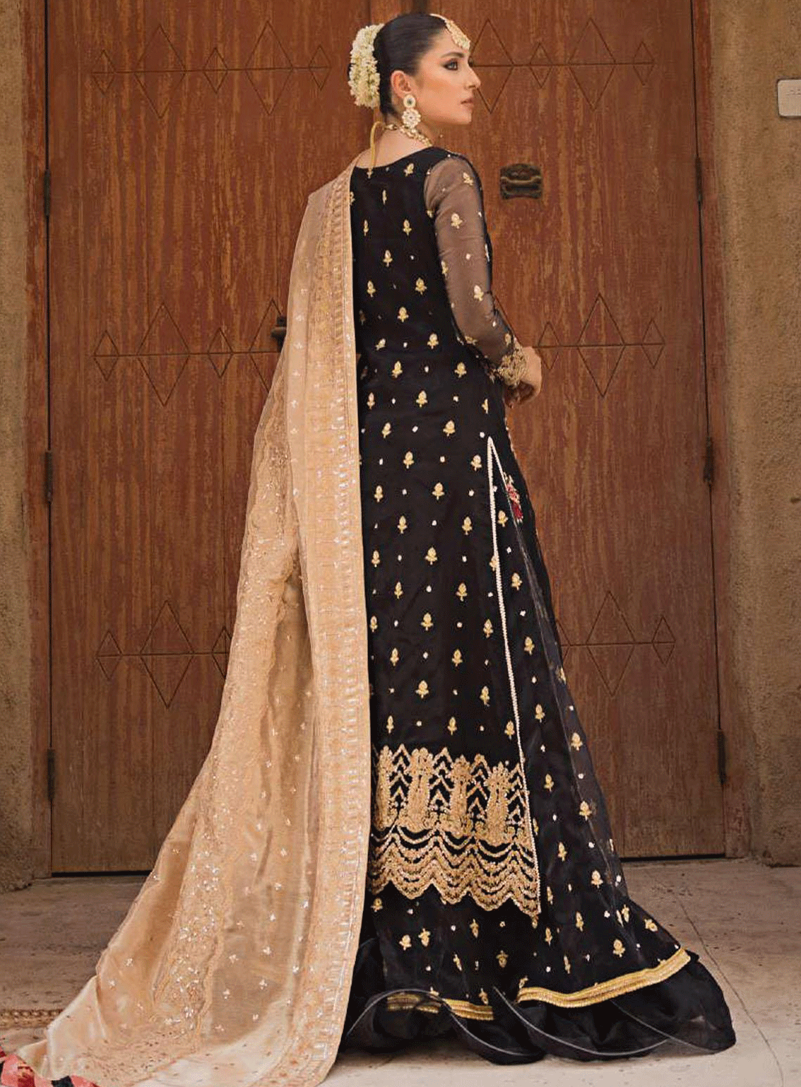 Zainab Chottani Embroidered Organza Unstitched 3 Piece Suit - 02 DILBAHAR Zainab Chottani Embroidered Organza Unstitched 3 Piece Suit - 02 DILBAHAR