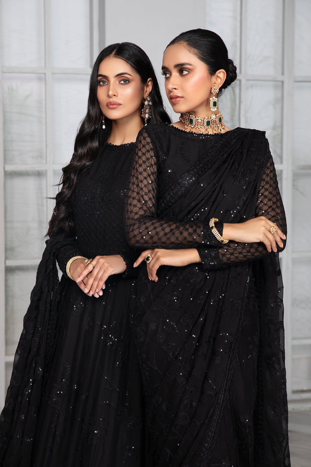 Bahaar by Zarif Embroidered Chiffon Unstitched 3 Piece Suit - ZB 02 OMROSE Bahaar by Zarif Embroidered Chiffon Unstitched 3 Piece Suit - ZB 02 OMROSE